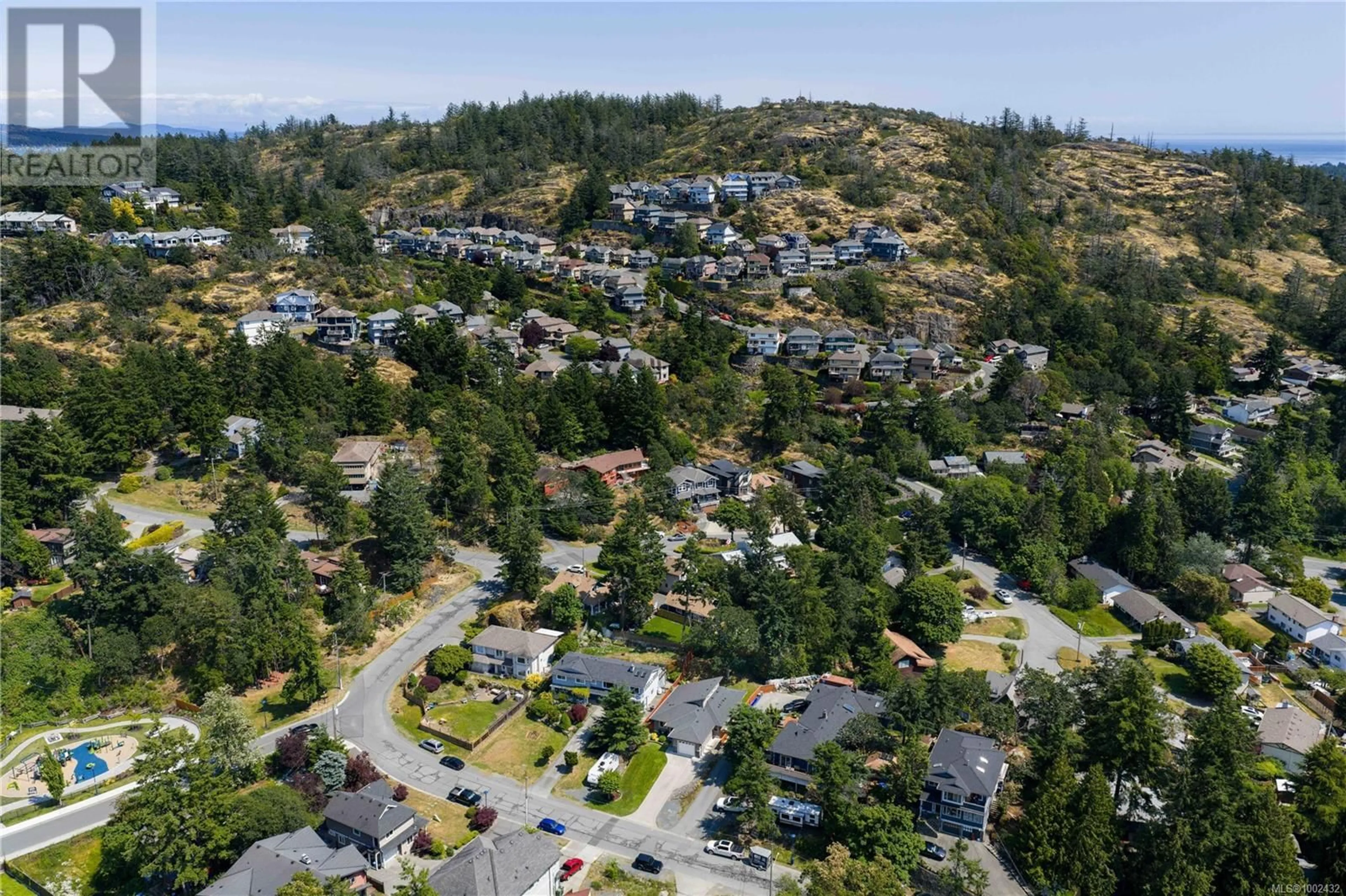 A pic from outside/outdoor area/front of a property/back of a property/a pic from drone, street for 2568 JEANINE DRIVE, Langford British Columbia V9B4X9