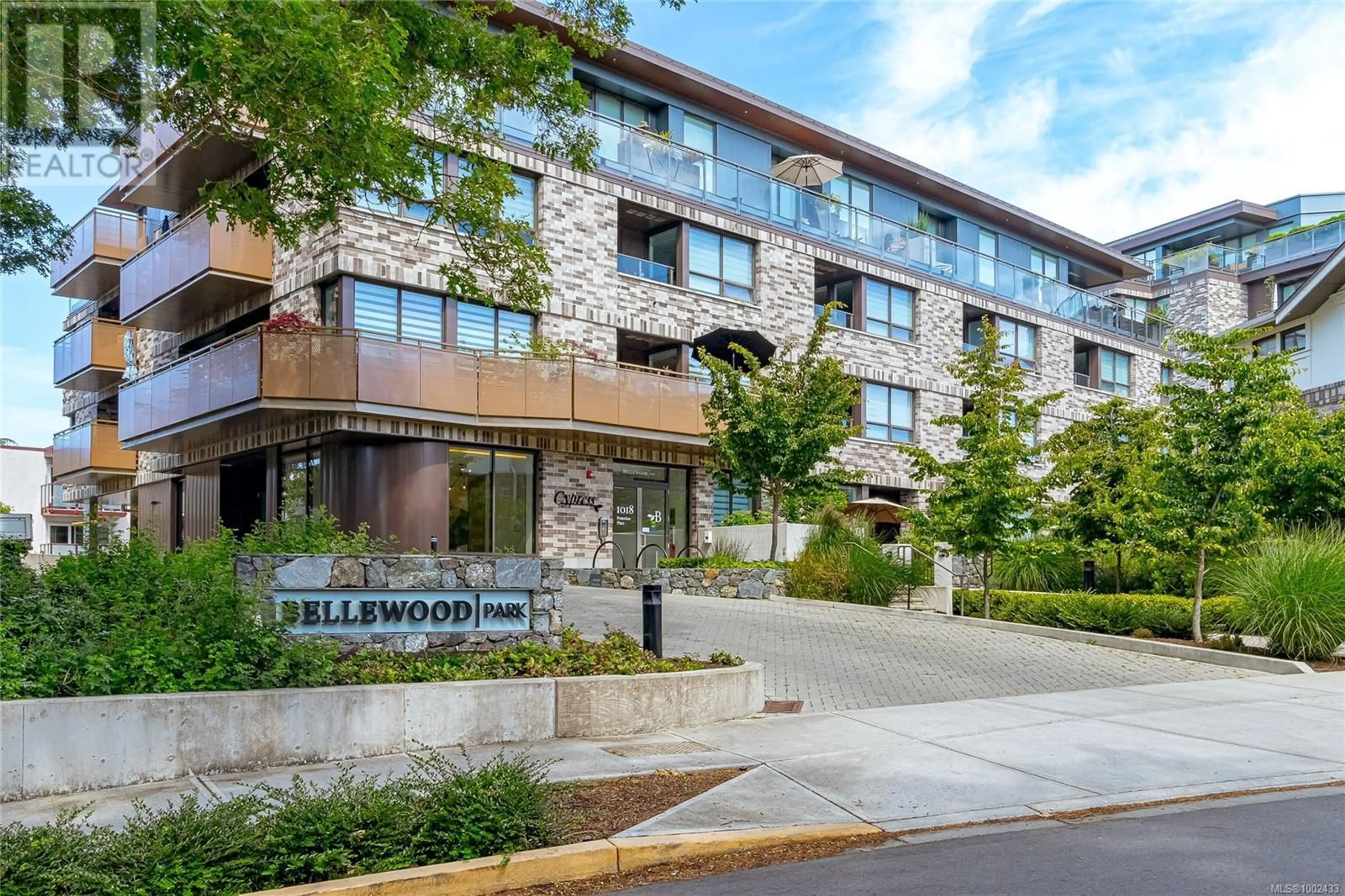 Indoor foyer for 208 - 1018 PENTRELEW PLACE, Victoria British Columbia V8V4J4
