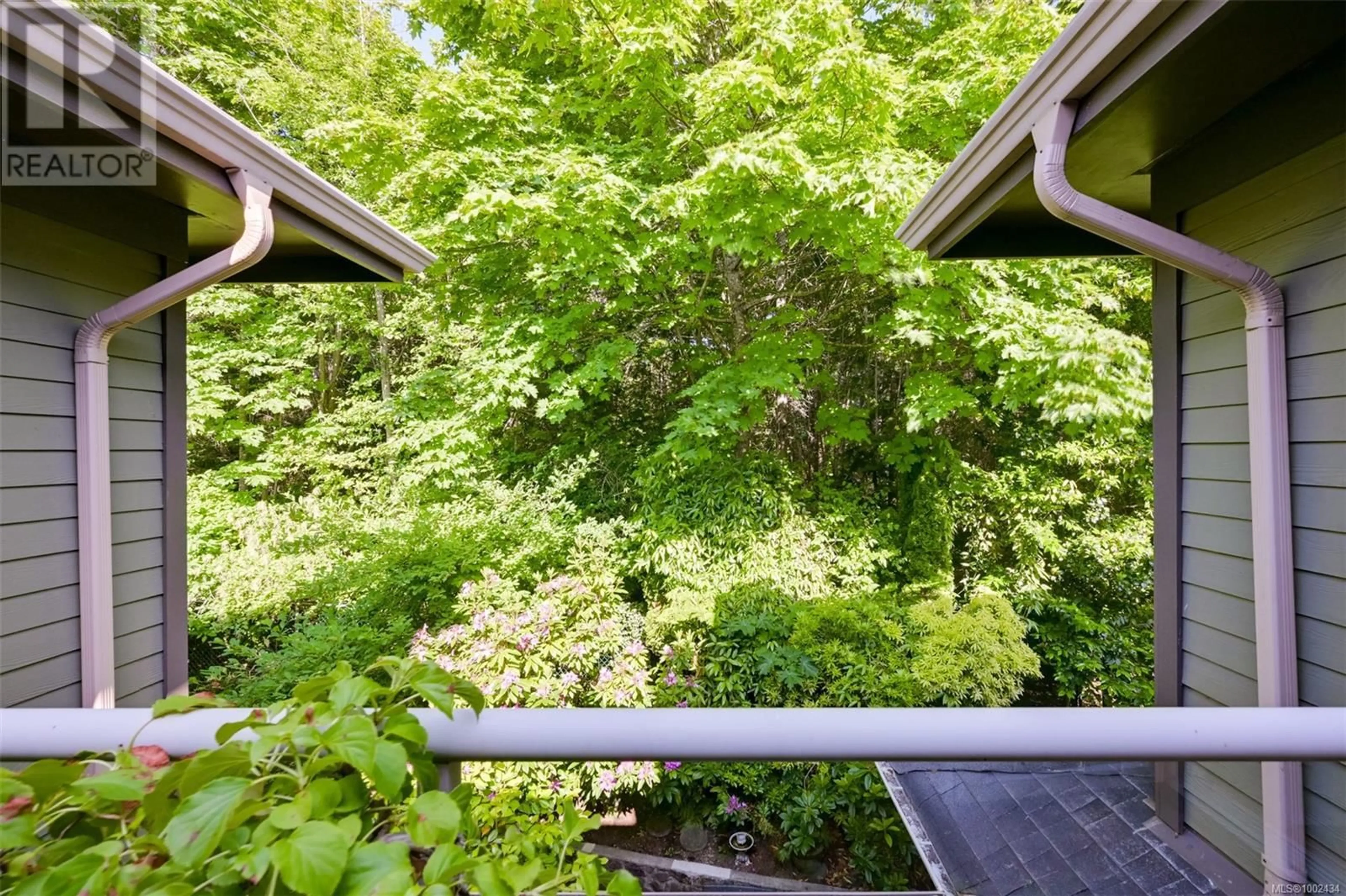 Patio, forest/trees view for 4 - 4522 GORDON POINT ROAD, Saanich British Columbia V8N6L4