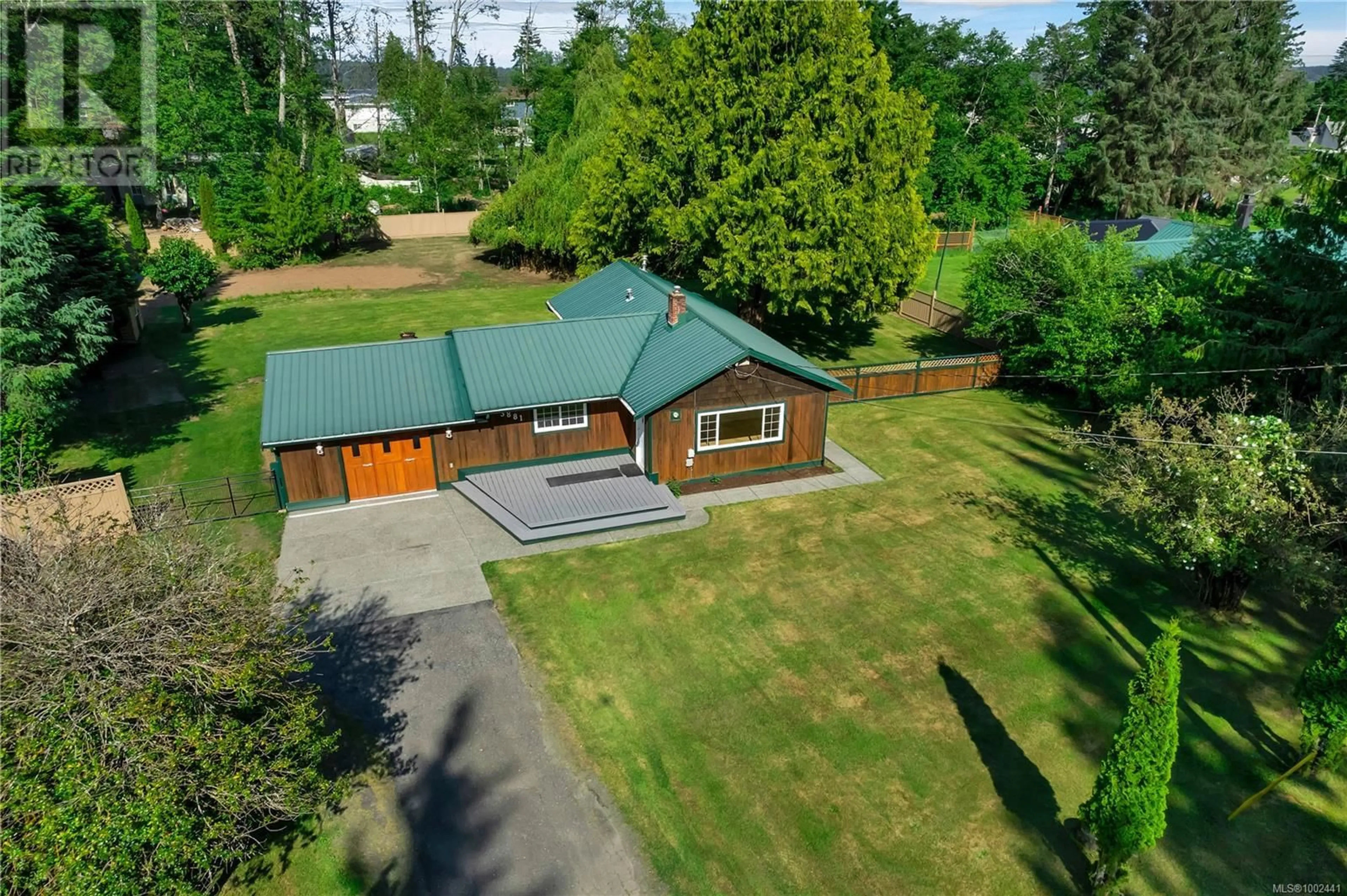 A pic from outside/outdoor area/front of a property/back of a property/a pic from drone, unknown for 3881 PAINTER ROAD, Campbell River British Columbia V9W4Z4