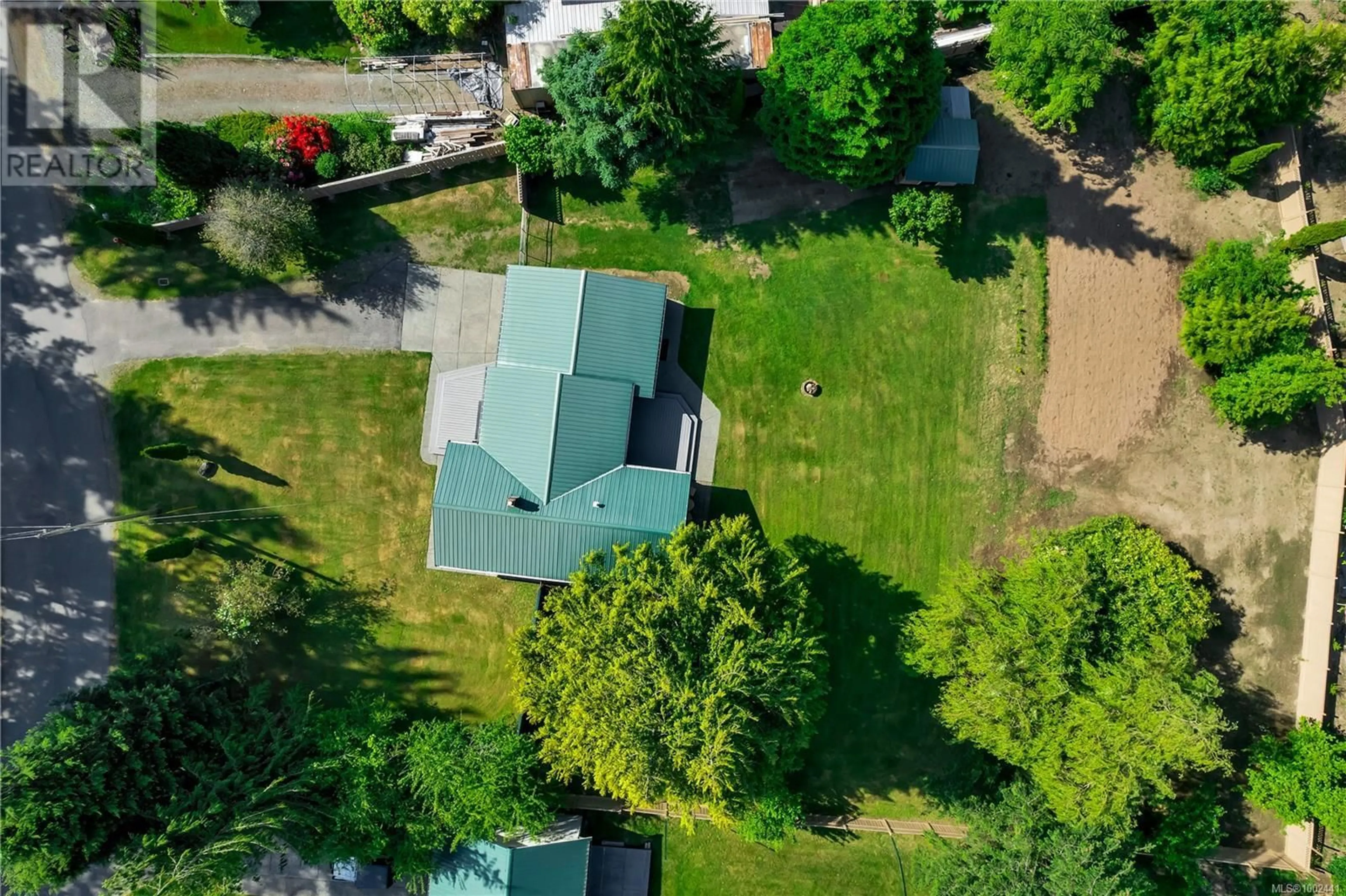 A pic from outside/outdoor area/front of a property/back of a property/a pic from drone, unknown for 3881 PAINTER ROAD, Campbell River British Columbia V9W4Z4