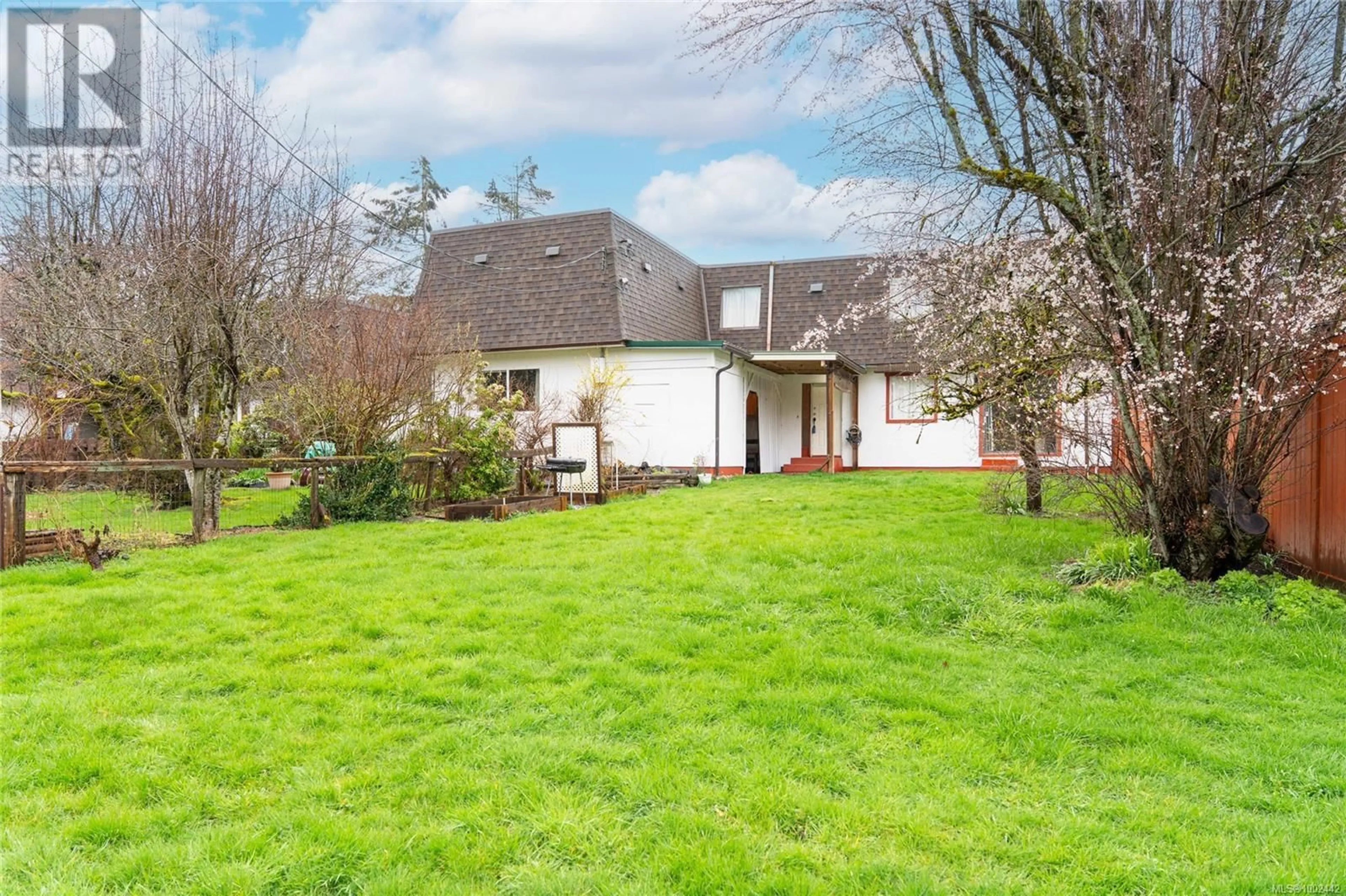 A pic from outside/outdoor area/front of a property/back of a property/a pic from drone, unknown for 6 - 3208 GIBBINS ROAD, Duncan British Columbia V9L1G8