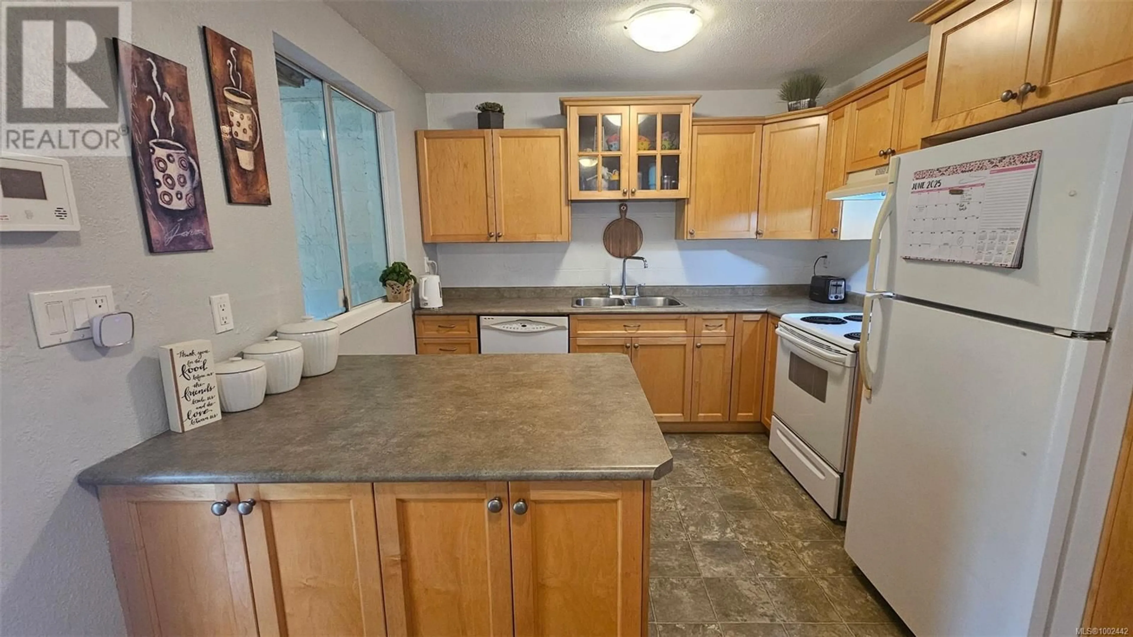 Standard kitchen, ceramic/tile floor for 6 - 3208 GIBBINS ROAD, Duncan British Columbia V9L1G8