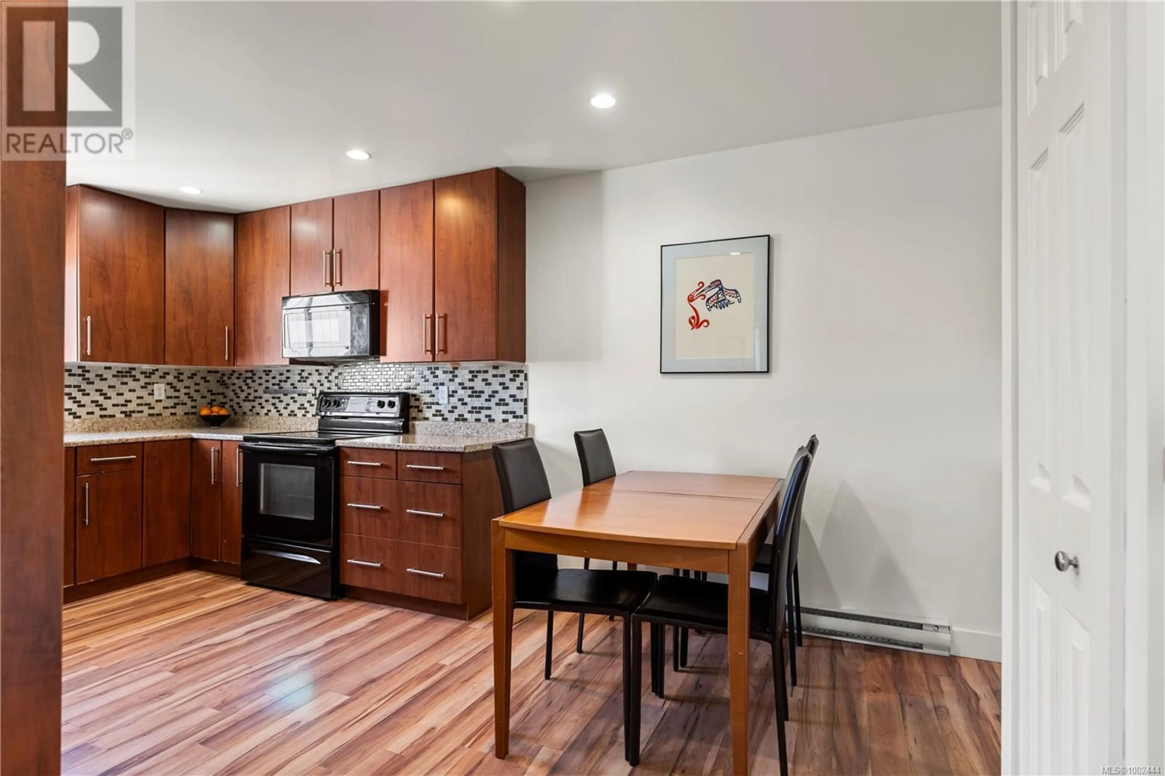 Standard kitchen, wood/laminate floor for 114 - 984 DUNFORD AVENUE, Langford British Columbia V9B2S3