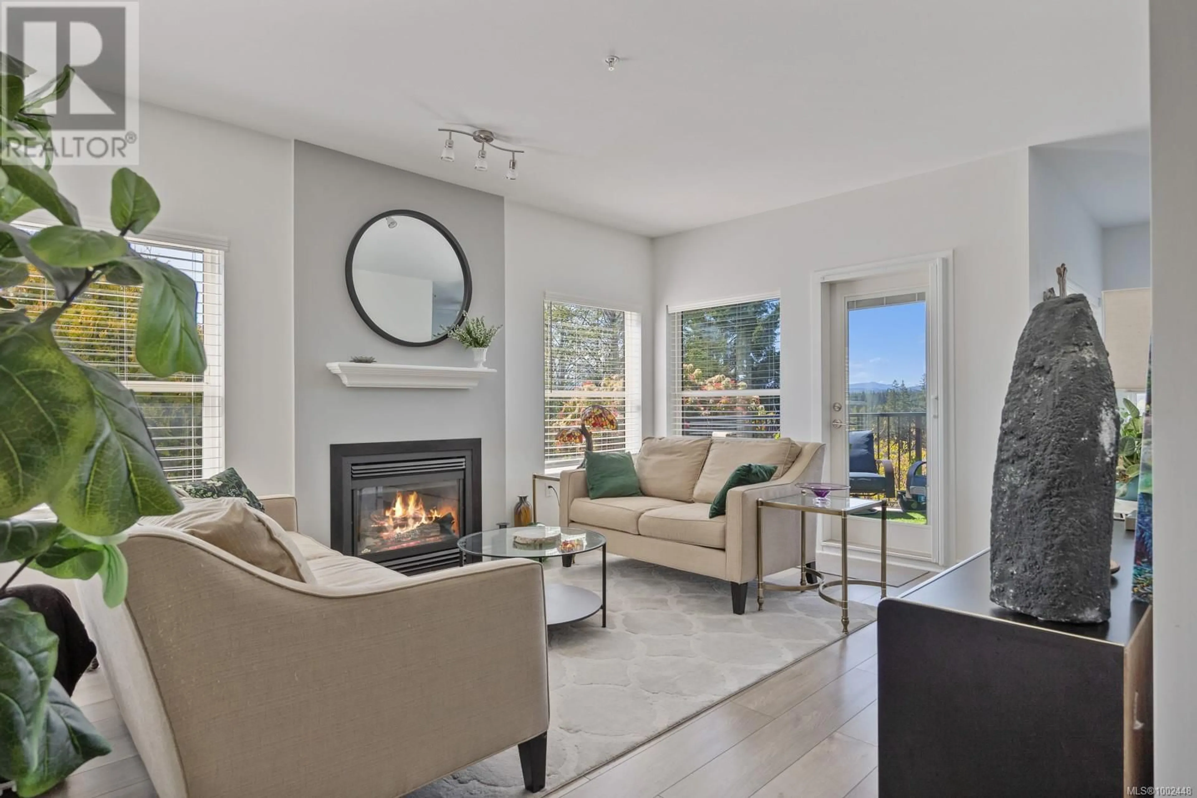 Living room with furniture, ceramic/tile floor for 106 - 280 DOGWOOD STREET SOUTH, Campbell River British Columbia V9W6Y7