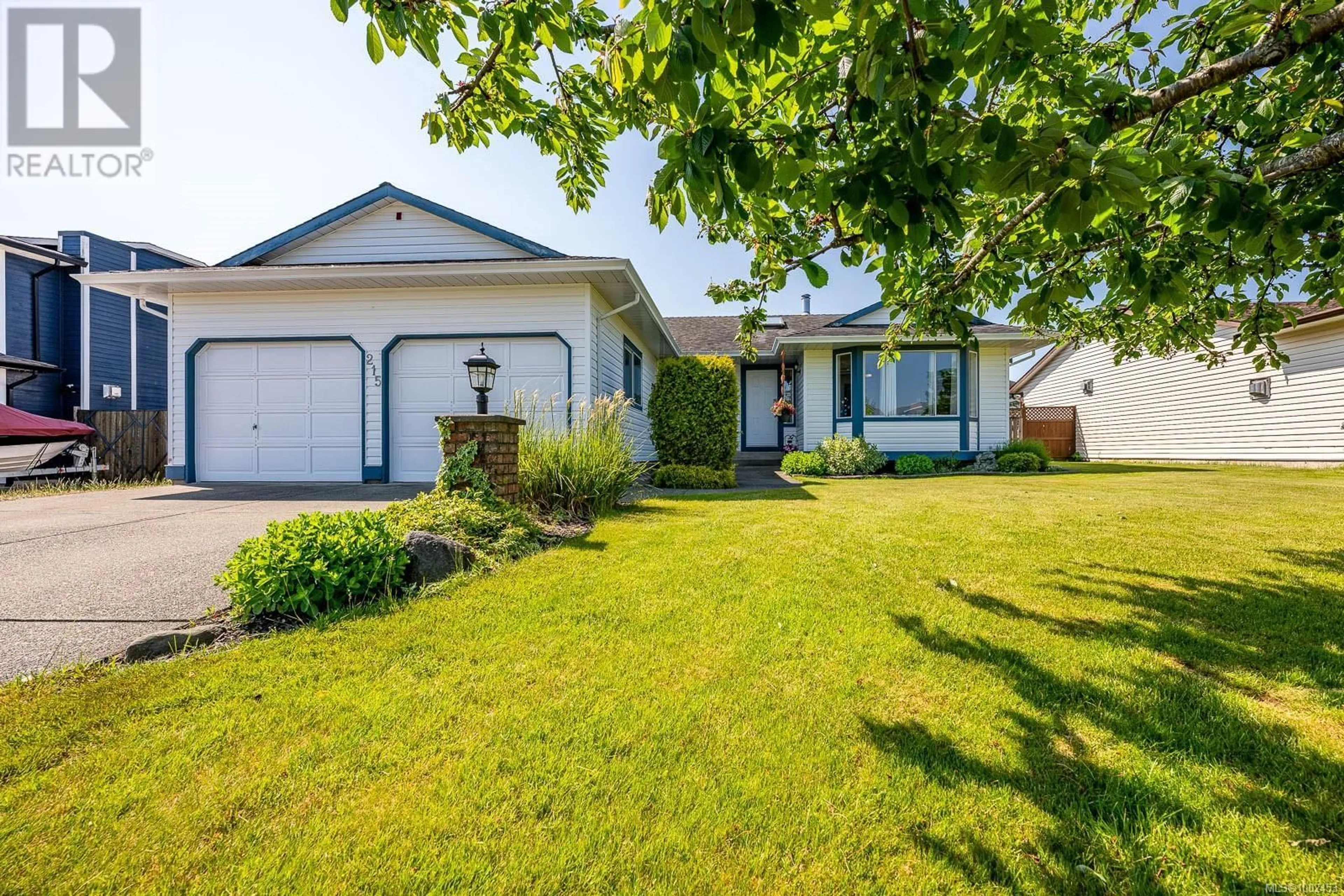 Home with vinyl exterior material, street for 215 UTAH DRIVE, Campbell River British Columbia V9W7K3