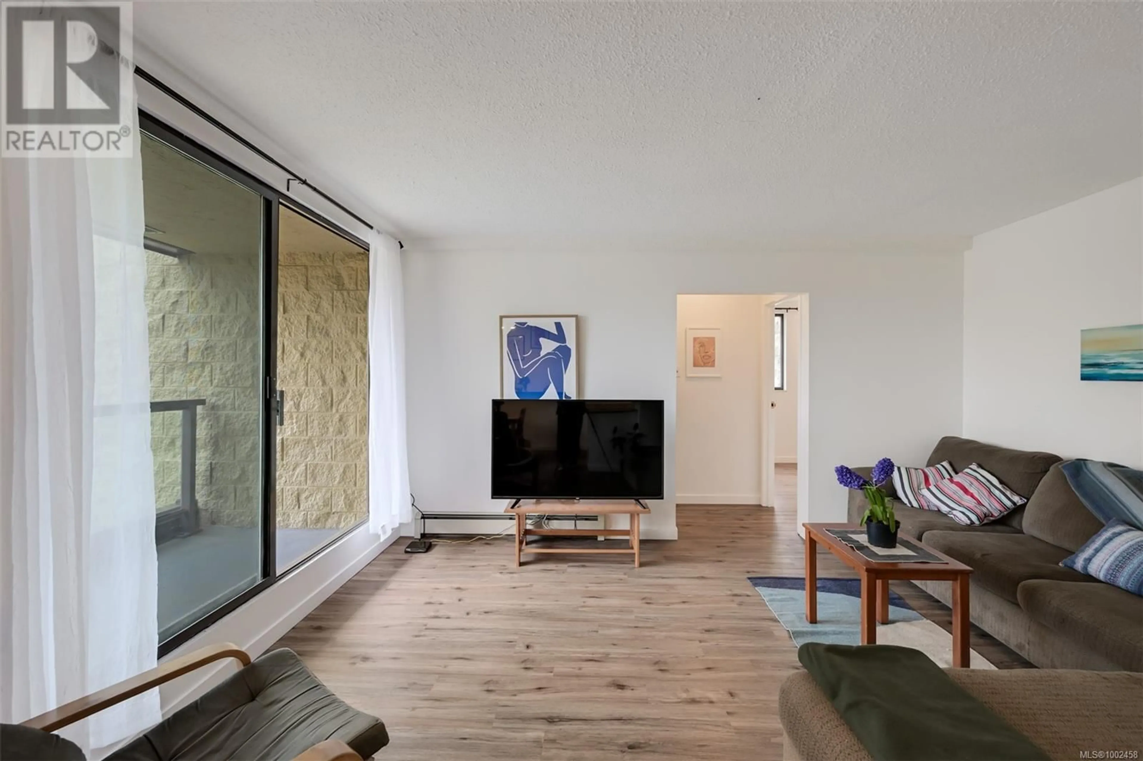 Living room with furniture, wood/laminate floor for 410 - 1745 LEIGHTON ROAD, Victoria British Columbia V8R6R6