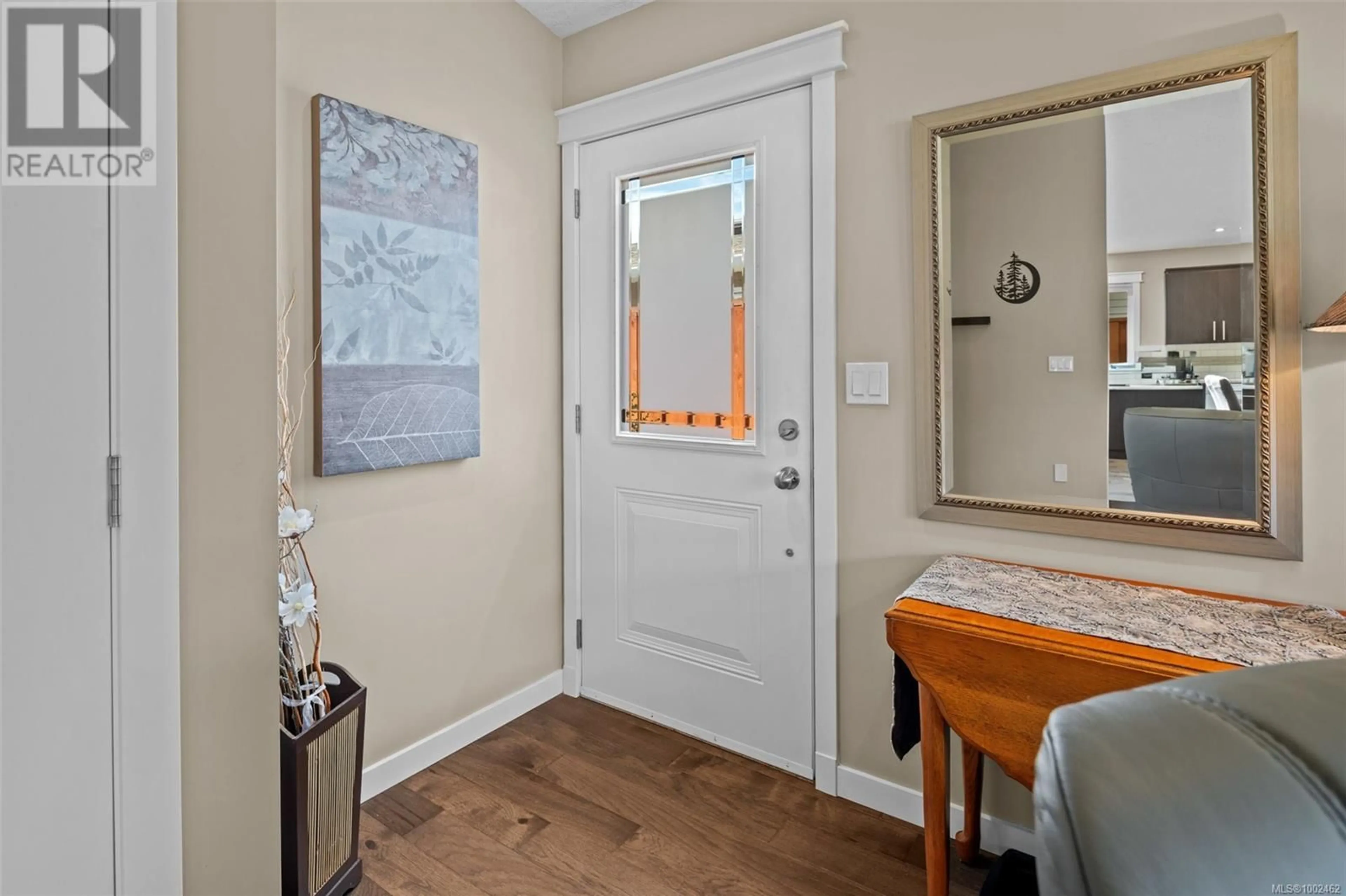 Indoor entryway for 54 - 7586 TETAYUT ROAD, Central Saanich British Columbia V8M0B4