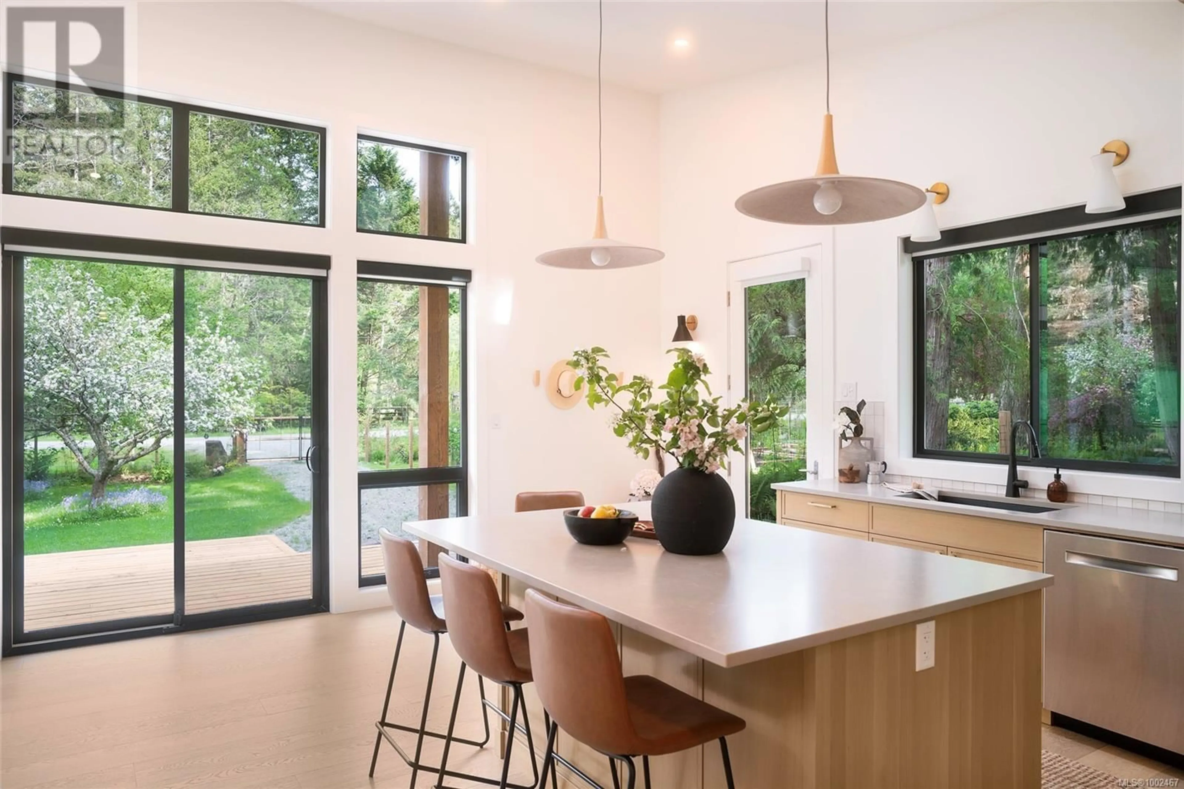 Contemporary kitchen, unknown for 585 WILDWOOD CRESCENT, Gabriola Island British Columbia V0R1X4