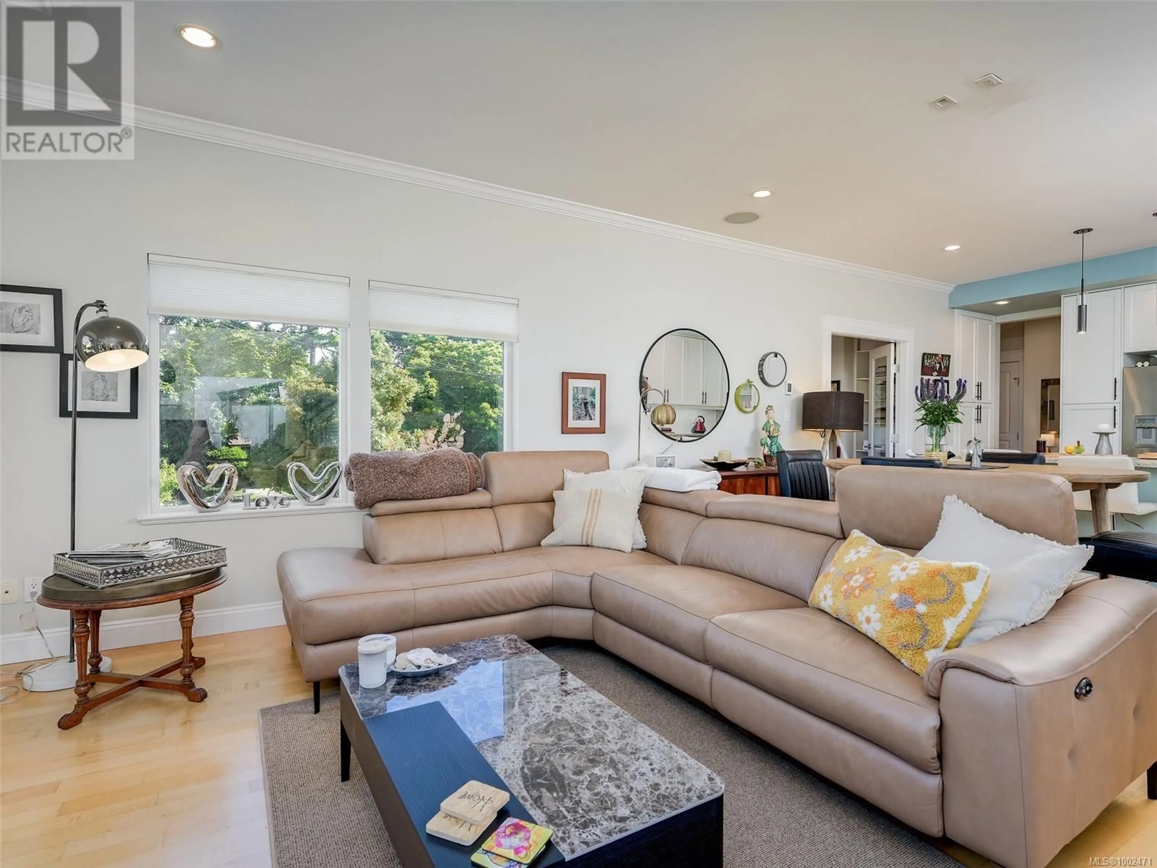 Living room with furniture, unknown for 3 - 9 MOSS STREET, Victoria British Columbia V8V4L7