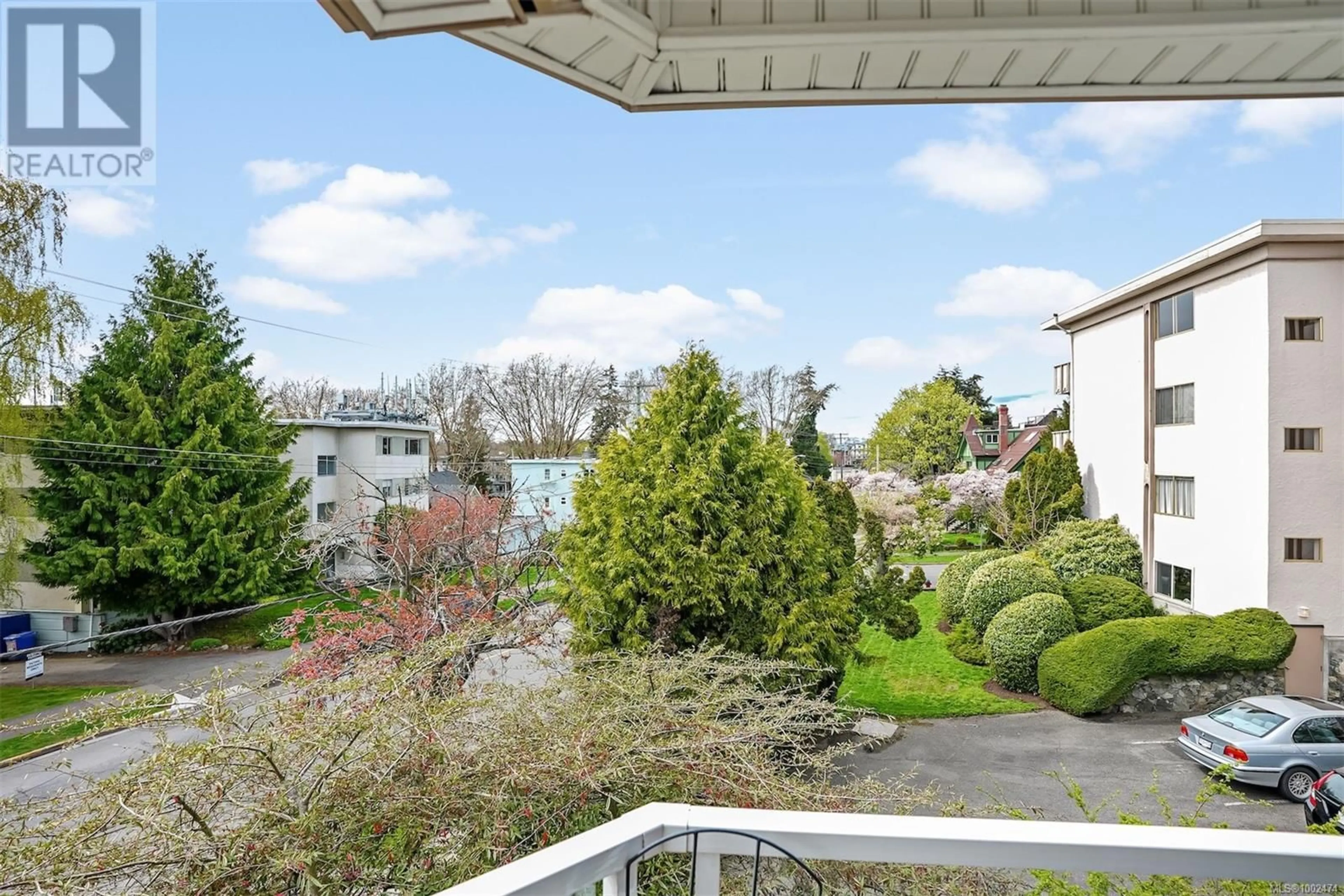 Patio, water/lake/river/ocean view for 203 - 1158 FAIRFIELD ROAD, Victoria British Columbia V8V3B1