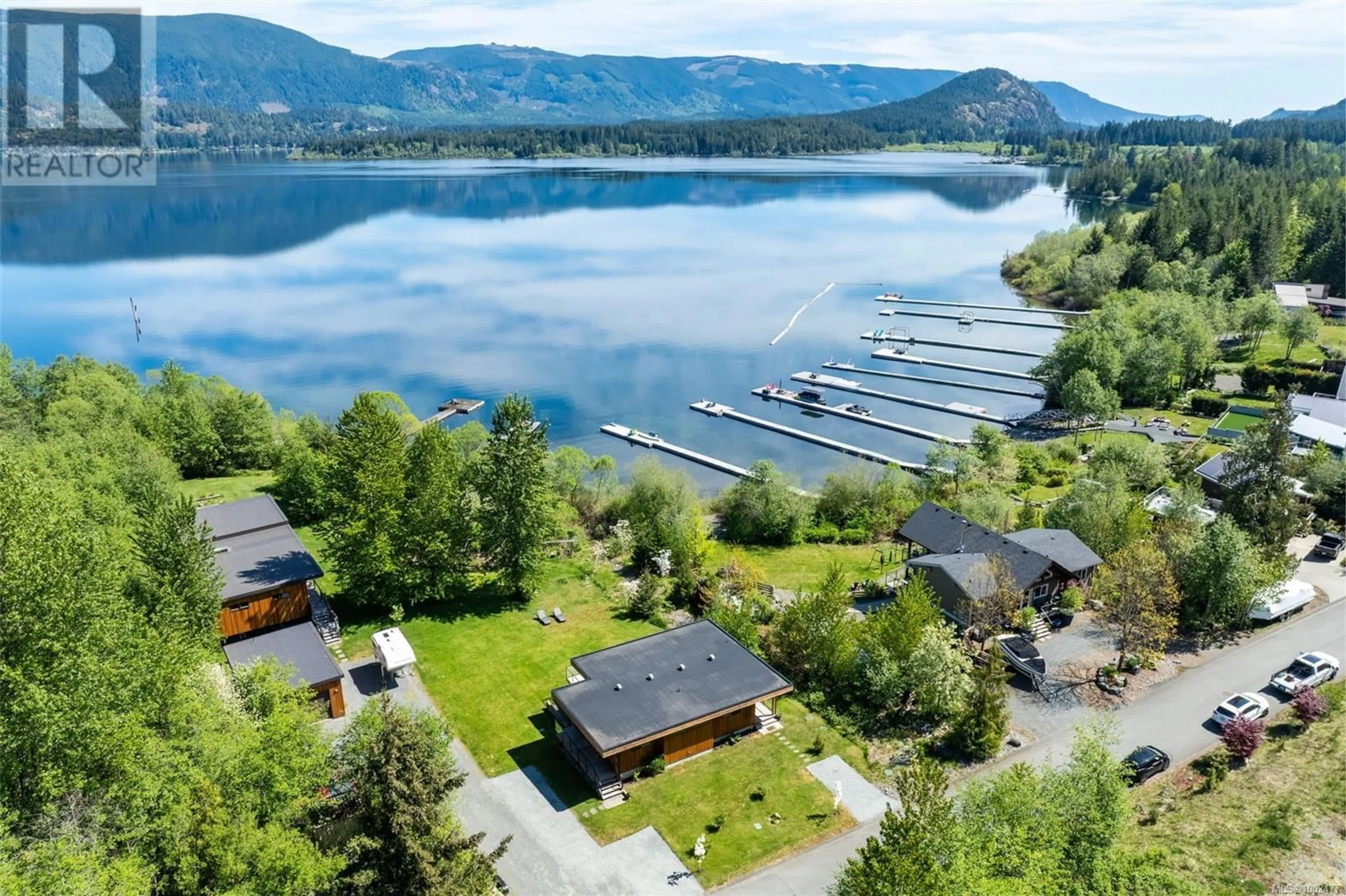 A pic from outside/outdoor area/front of a property/back of a property/a pic from drone, water/lake/river/ocean view for 9905 STIN-QUA ROAD, Honeymoon Bay British Columbia V0R1Y0