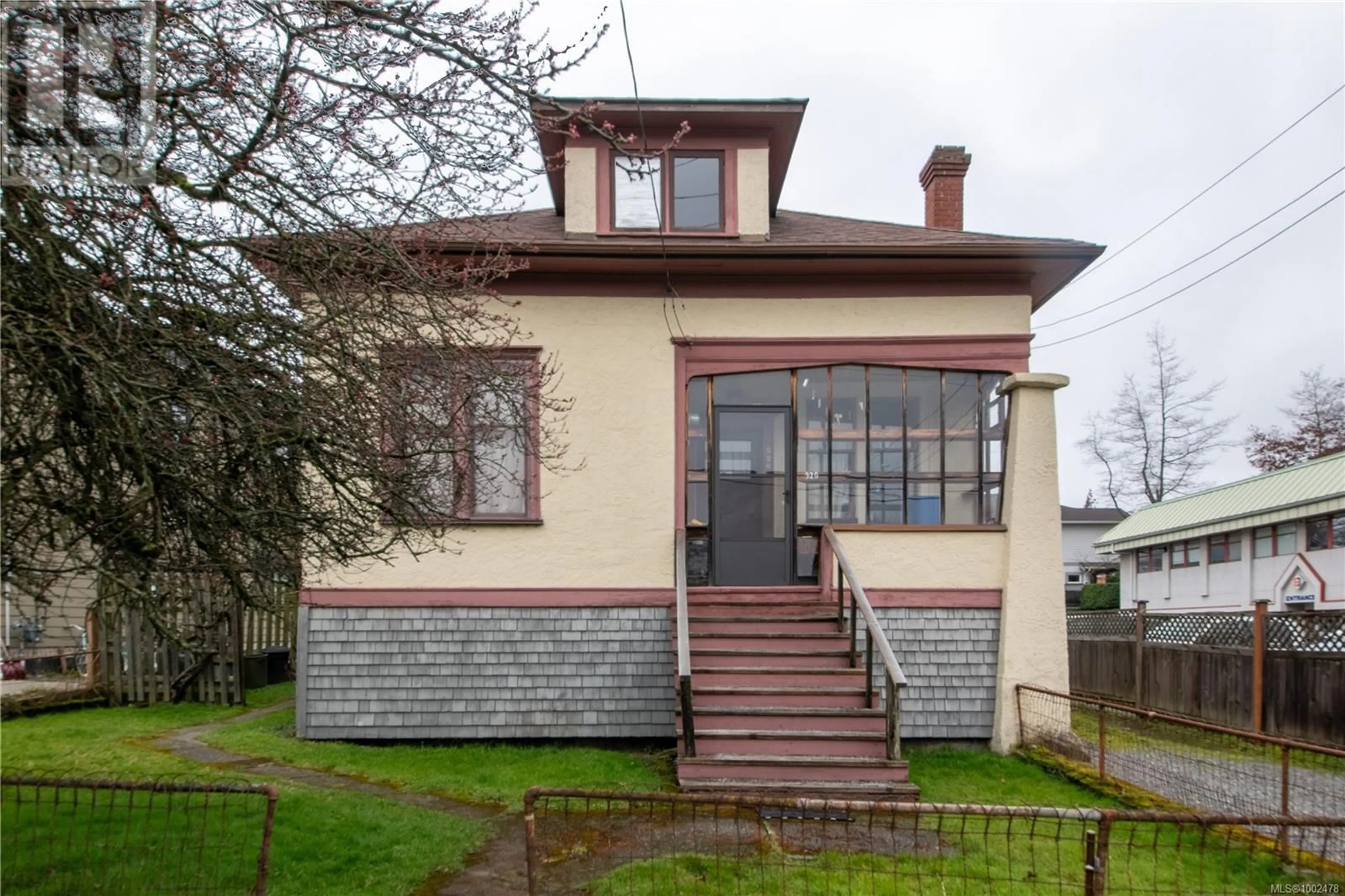 Home with brick exterior material, building for 920 CLOVERDALE AVENUE, Saanich British Columbia V8X2T3