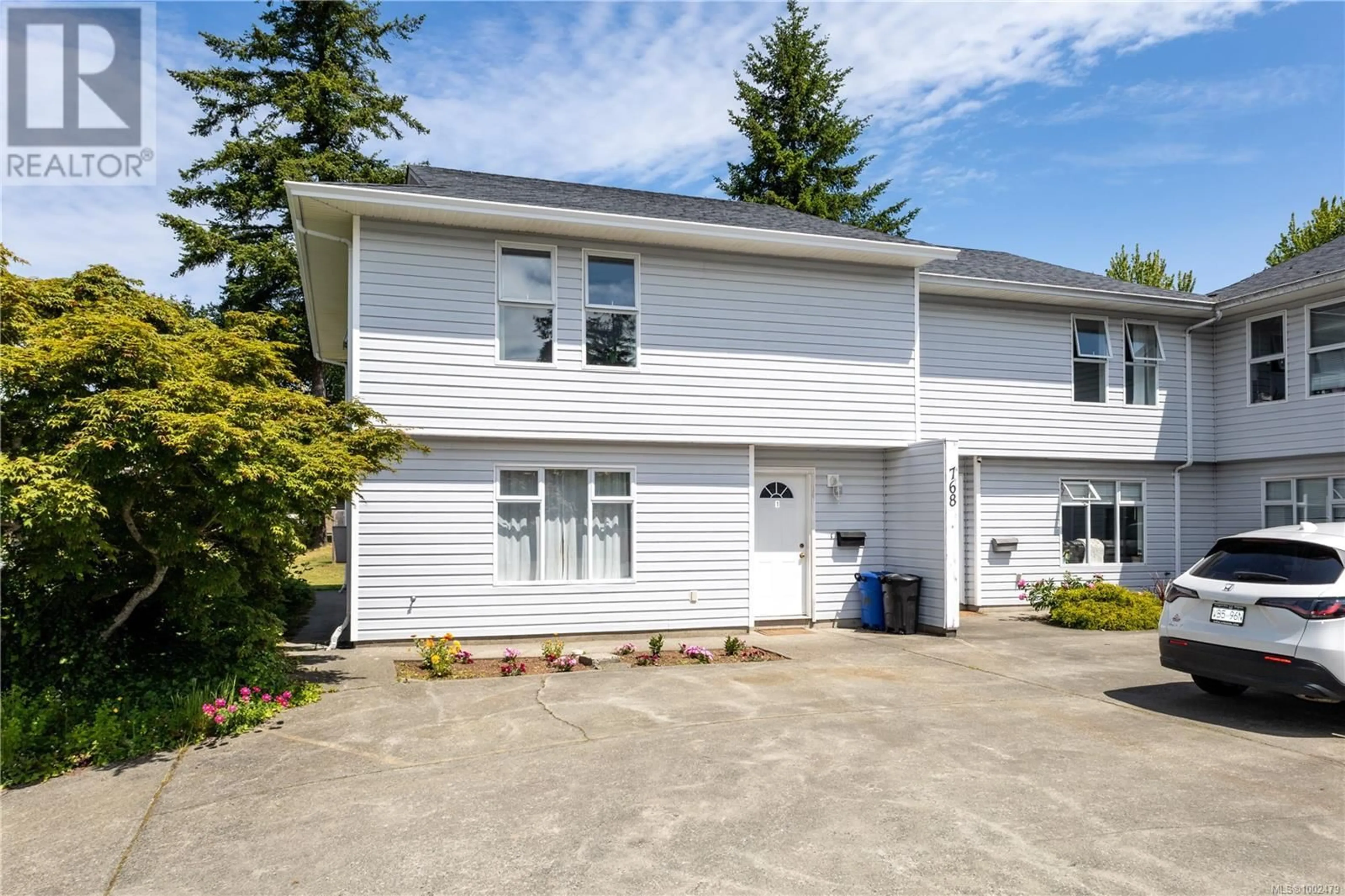 Home with vinyl exterior material, street for 1 - 768 ROBRON ROAD, Campbell River British Columbia V9W7Y9