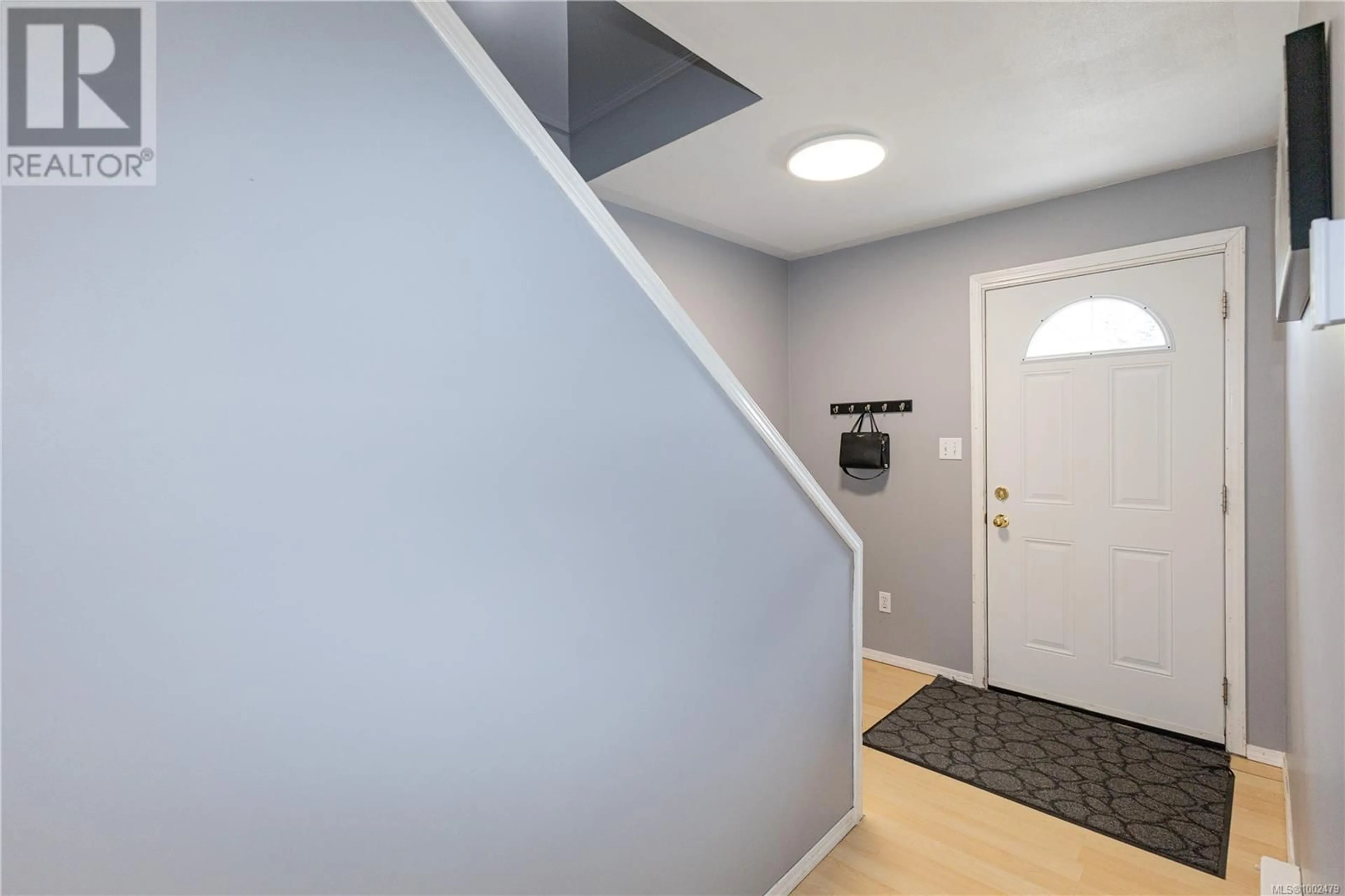 Indoor entryway for 1 - 768 ROBRON ROAD, Campbell River British Columbia V9W7Y9