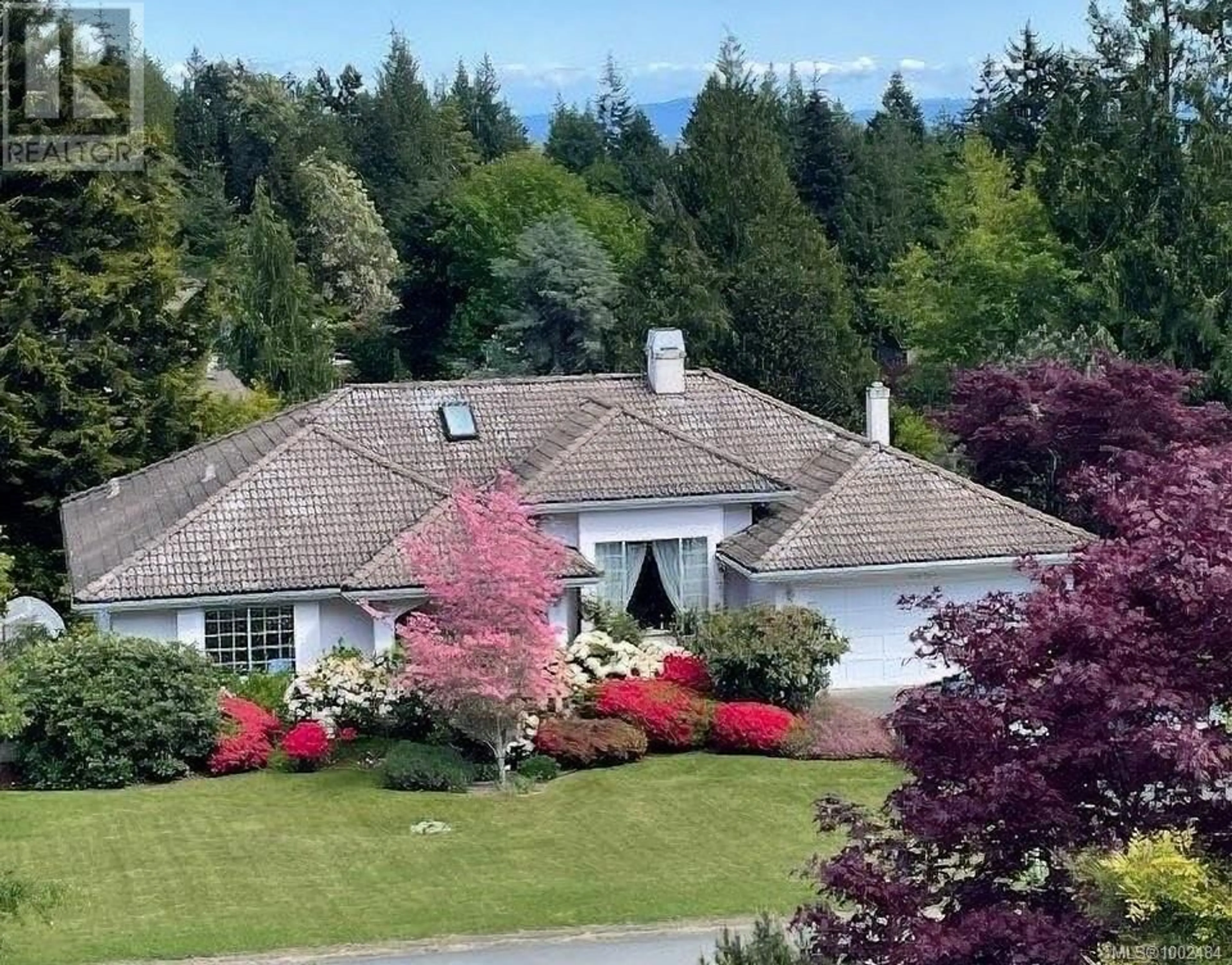 A pic from outside/outdoor area/front of a property/back of a property/a pic from drone, mountain view for 8581 CATHEDRAL PLACE, North Saanich British Columbia V8L5E1