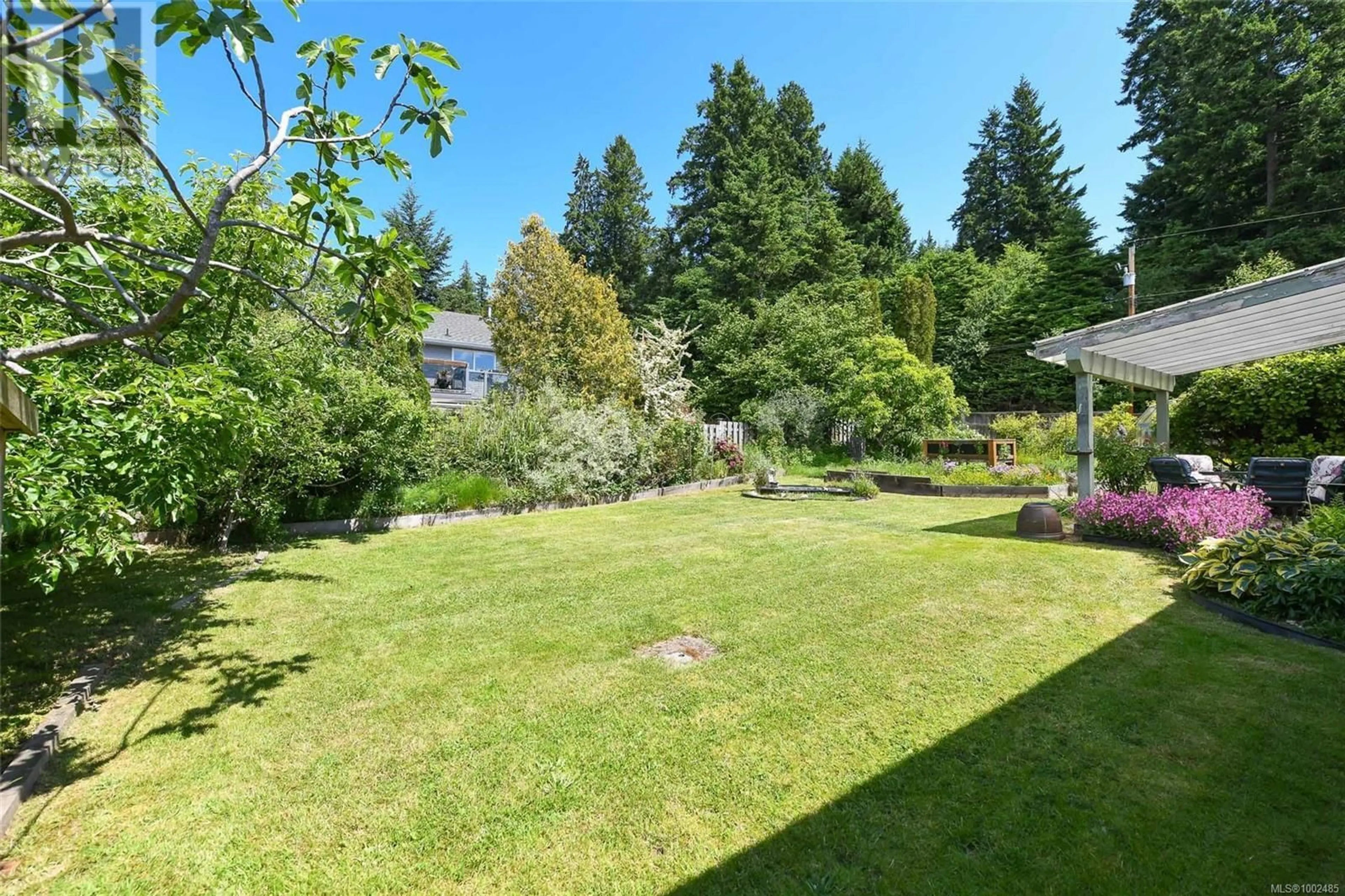 A pic from outside/outdoor area/front of a property/back of a property/a pic from drone, forest/trees view for 1400 DOGWOOD AVENUE, Comox British Columbia V9M2Z5