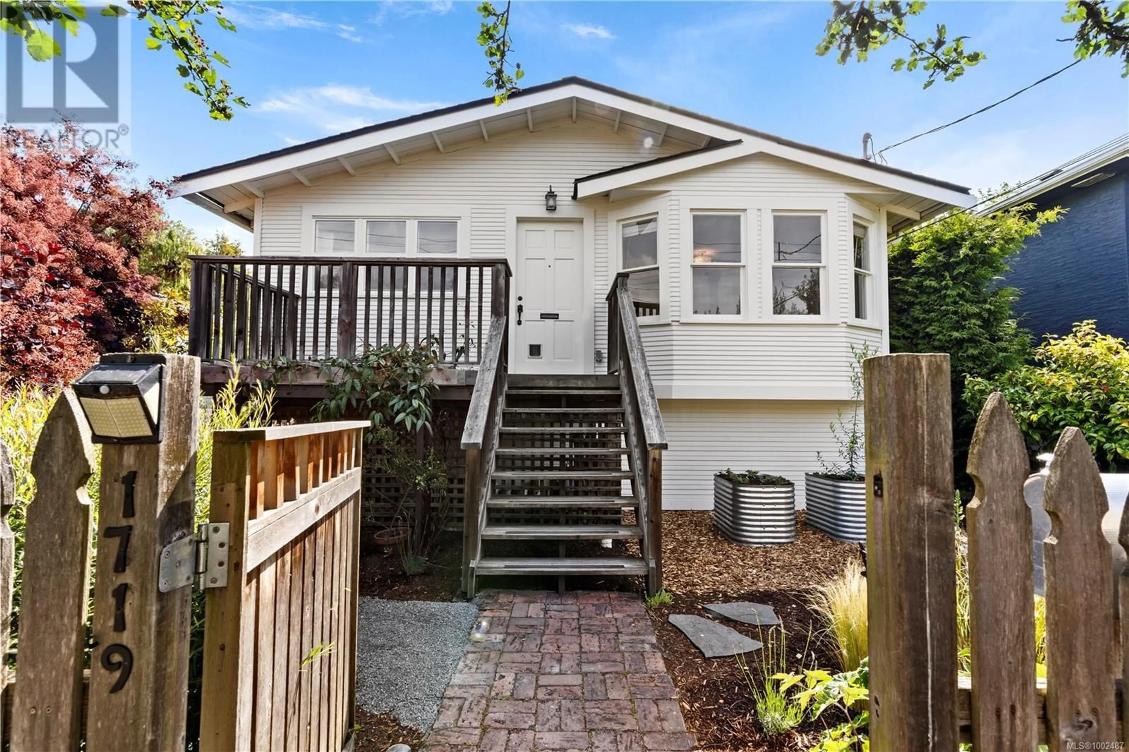 Unknown for 1719 LEE AVENUE, Victoria British Columbia V8R4W7
