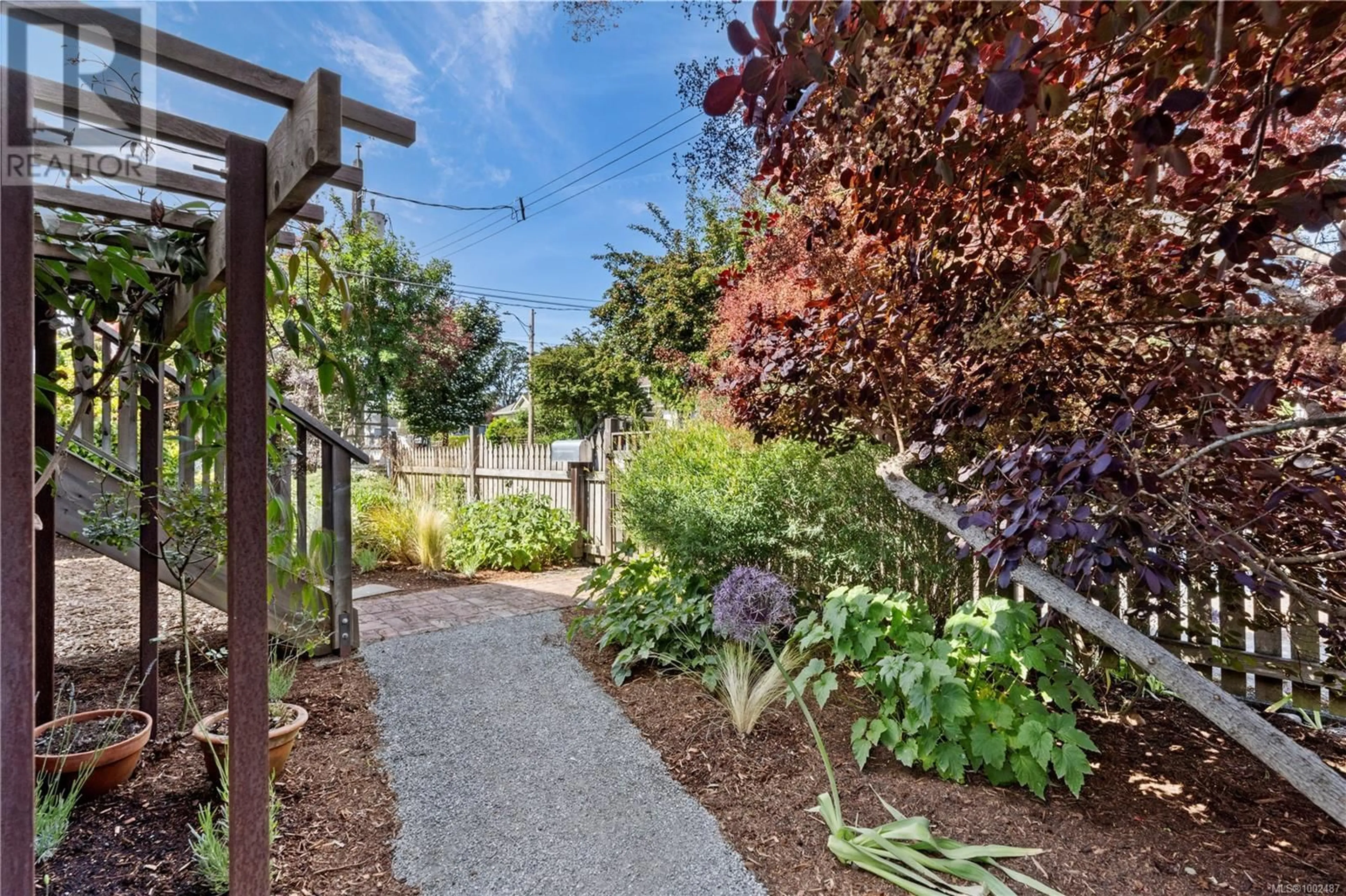 Patio, street for 1719 LEE AVENUE, Victoria British Columbia V8R4W7