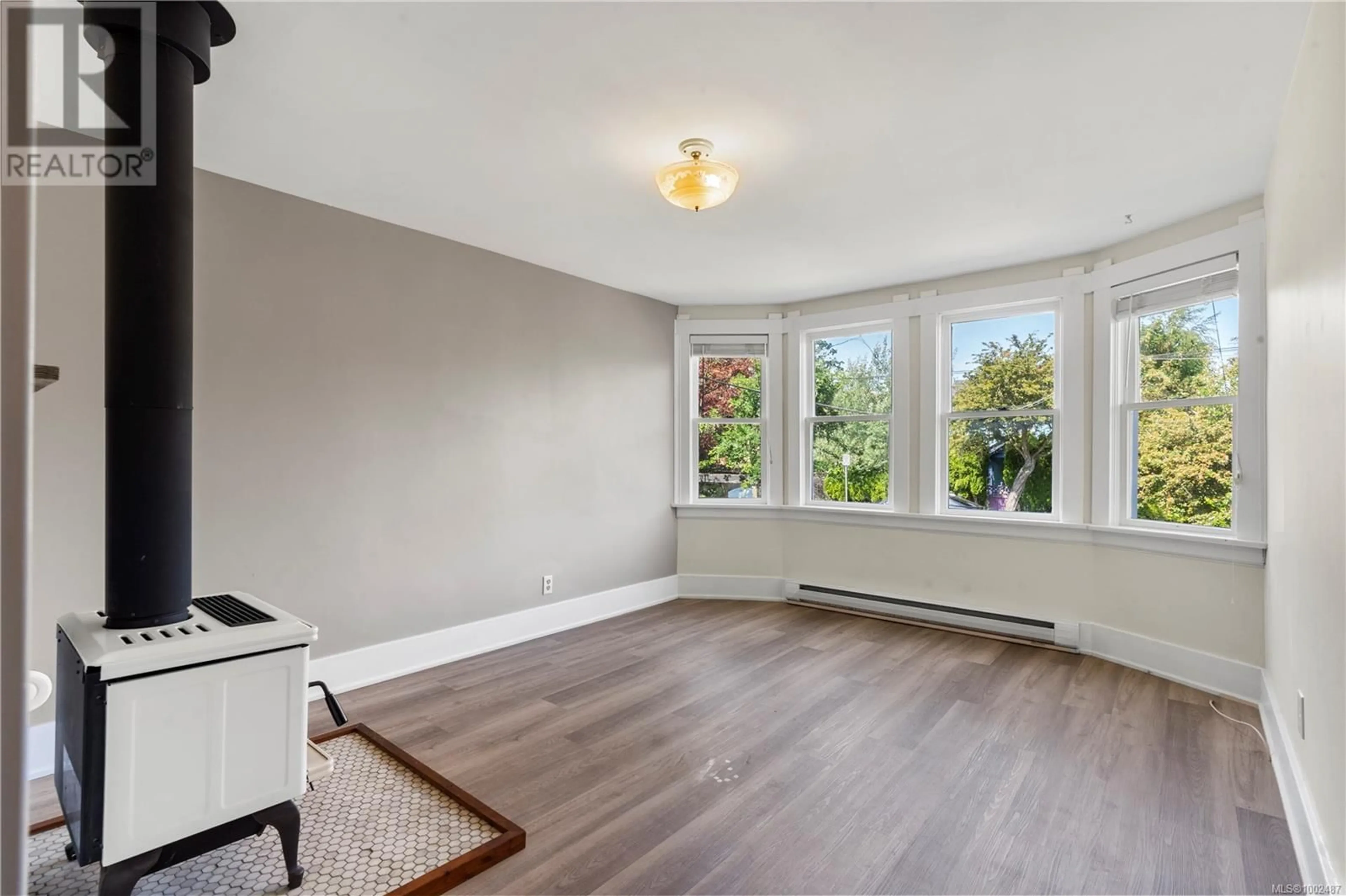 A pic of a room for 1719 LEE AVENUE, Victoria British Columbia V8R4W7