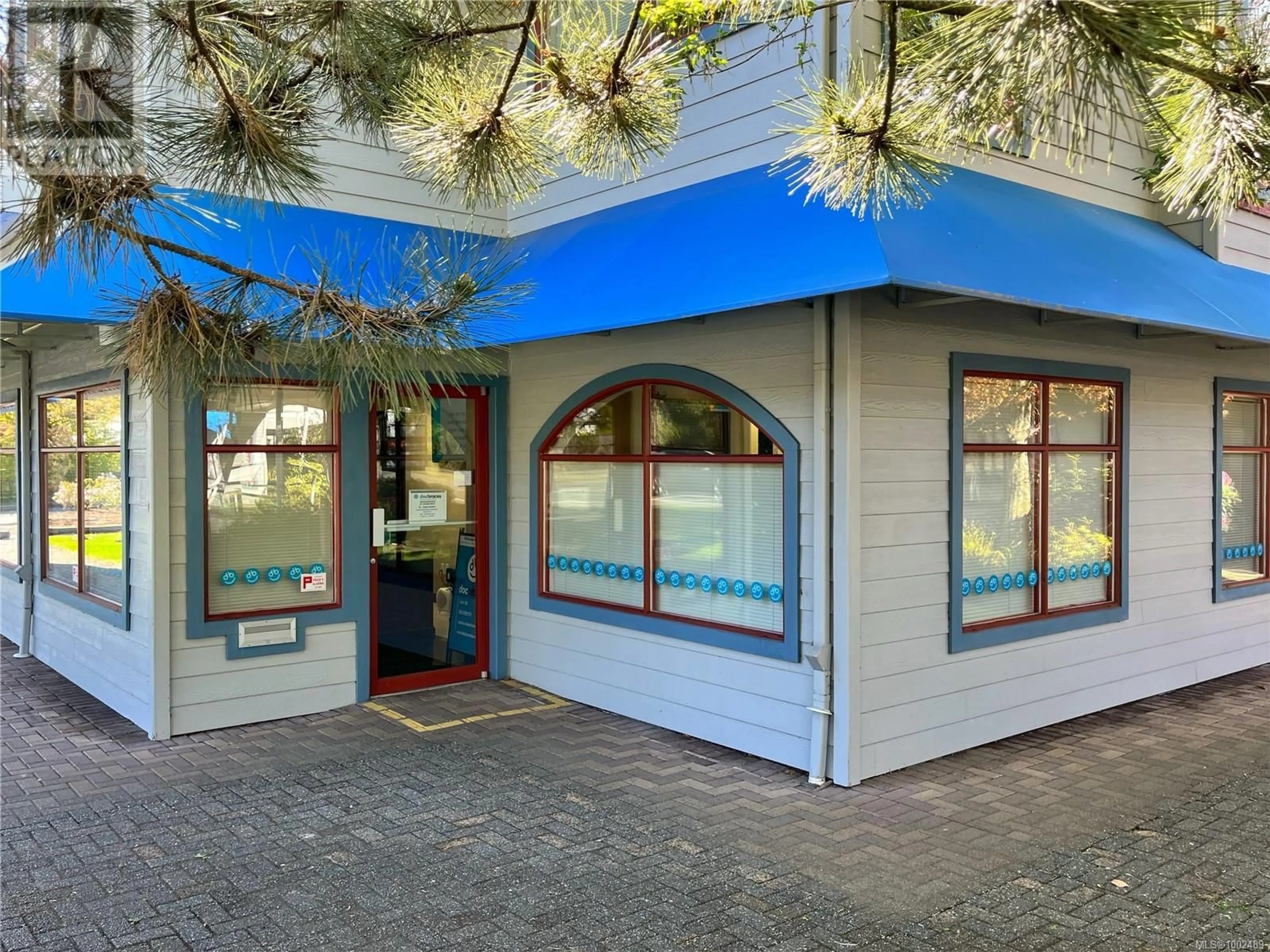 Indoor foyer for 102 & 202 - 2100 GUTHRIE ROAD, Comox British Columbia V9M3P6
