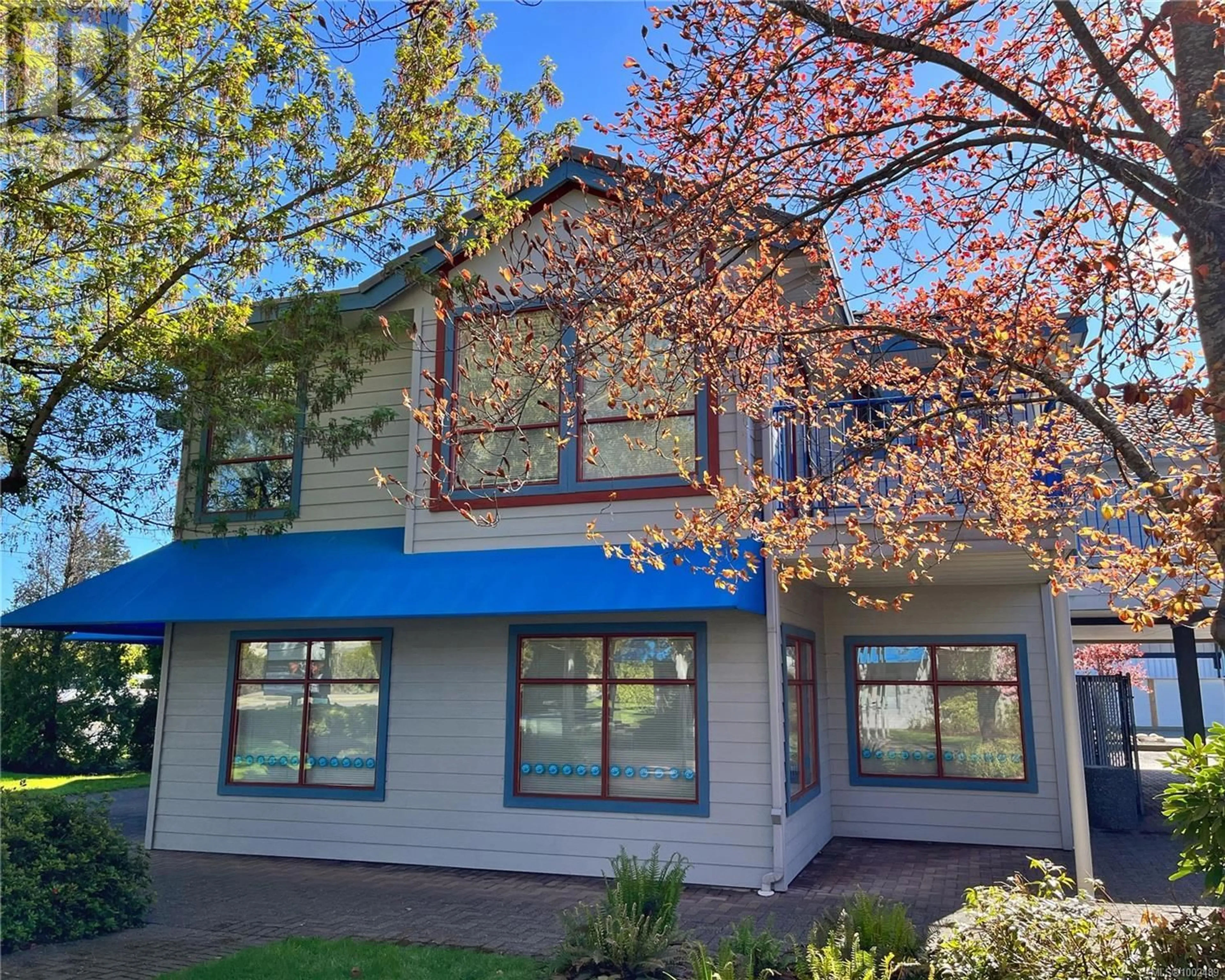 Home with vinyl exterior material, building for 102 & 202 - 2100 GUTHRIE ROAD, Comox British Columbia V9M3P6