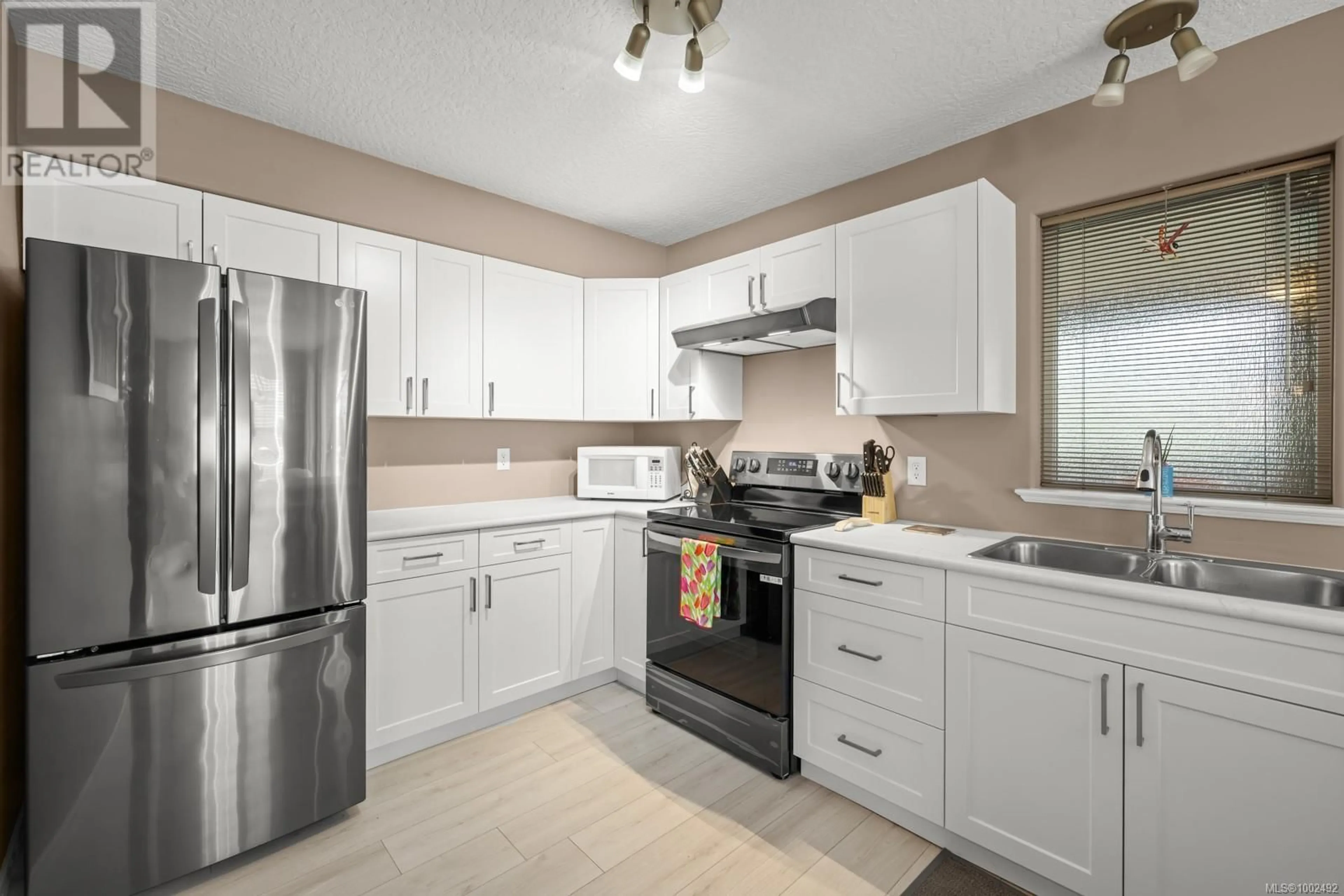 Standard kitchen, ceramic/tile floor for 19 - 2711 JACKLIN ROAD, Langford British Columbia V9B3X7