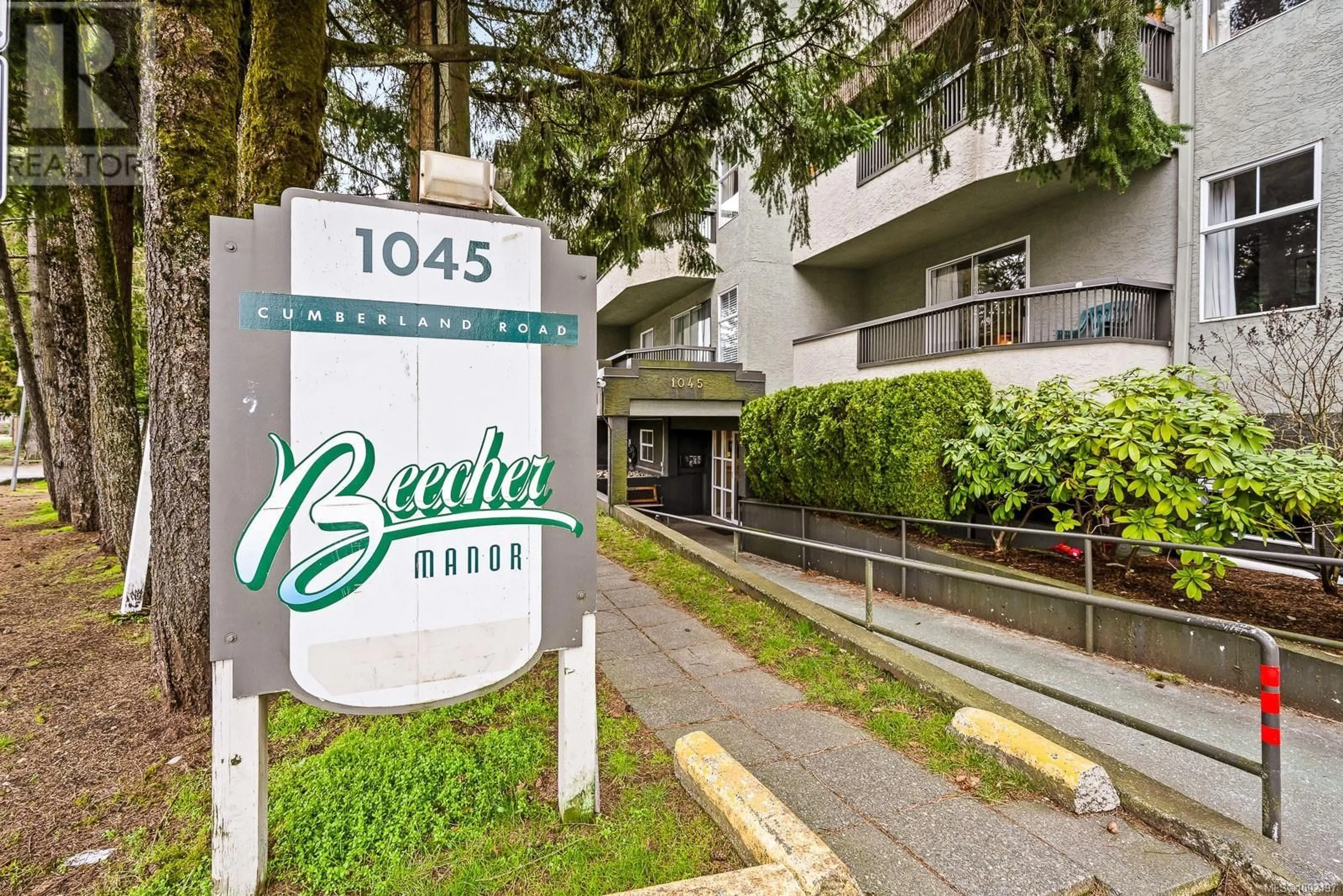 Indoor foyer for 103 - 1045 CUMBERLAND ROAD, Courtenay British Columbia V9N2E7