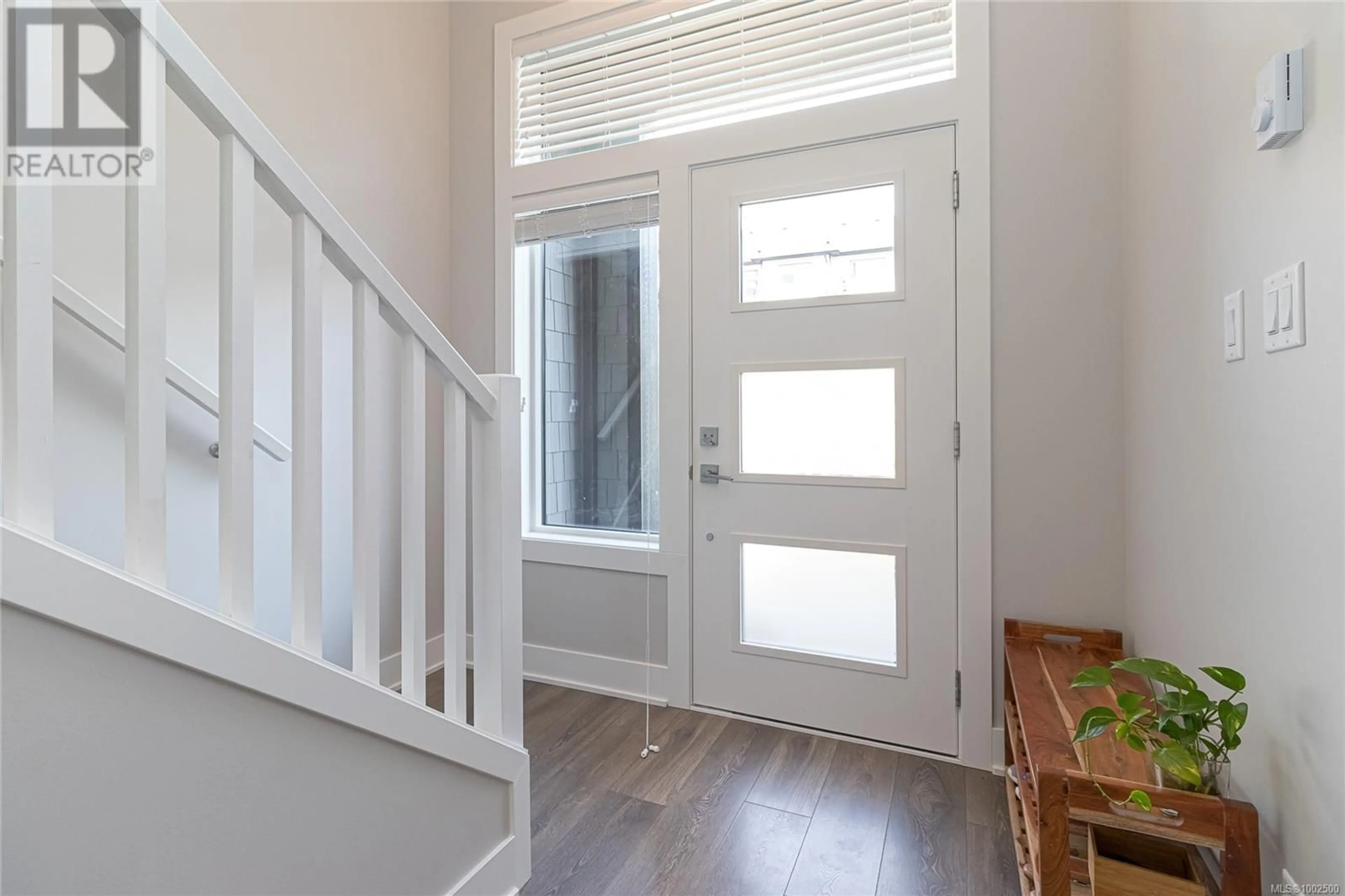 Indoor entryway for 2829 LUNAR COURT, Langford British Columbia V9B4M2
