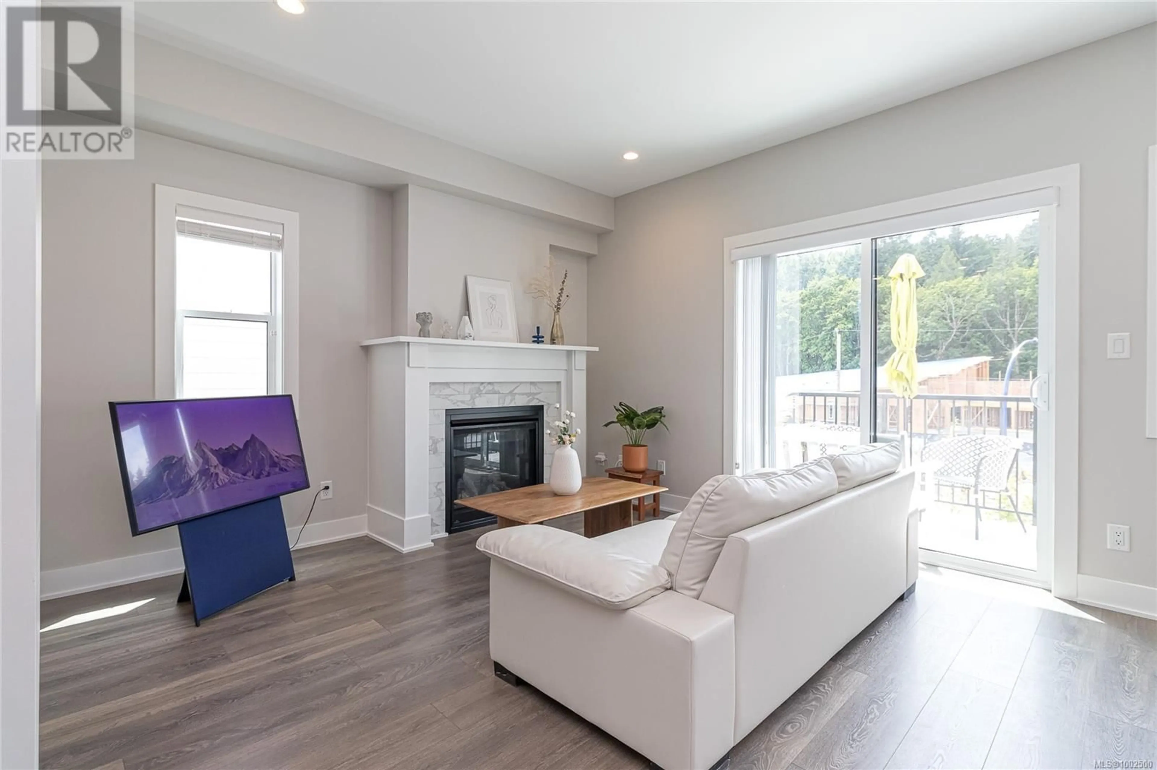 Living room with furniture, wood/laminate floor for 2829 LUNAR COURT, Langford British Columbia V9B4M2