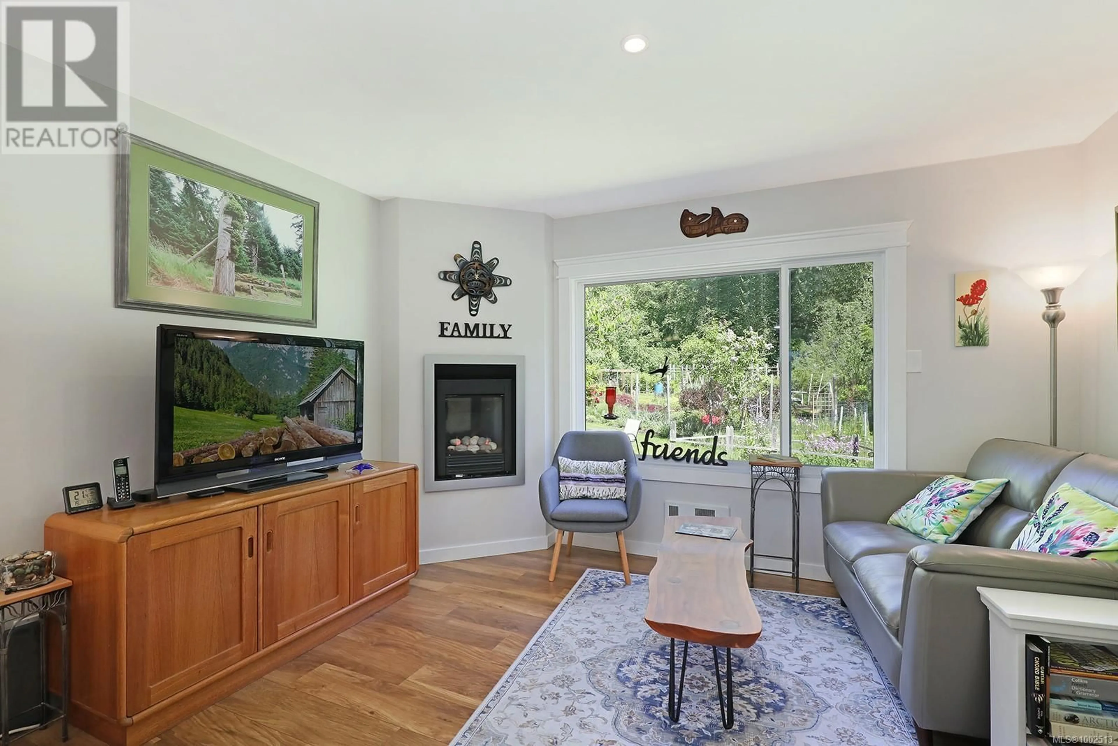 Living room with furniture, unknown for 2470 SACKVILLE ROAD, Merville British Columbia V0R2M0
