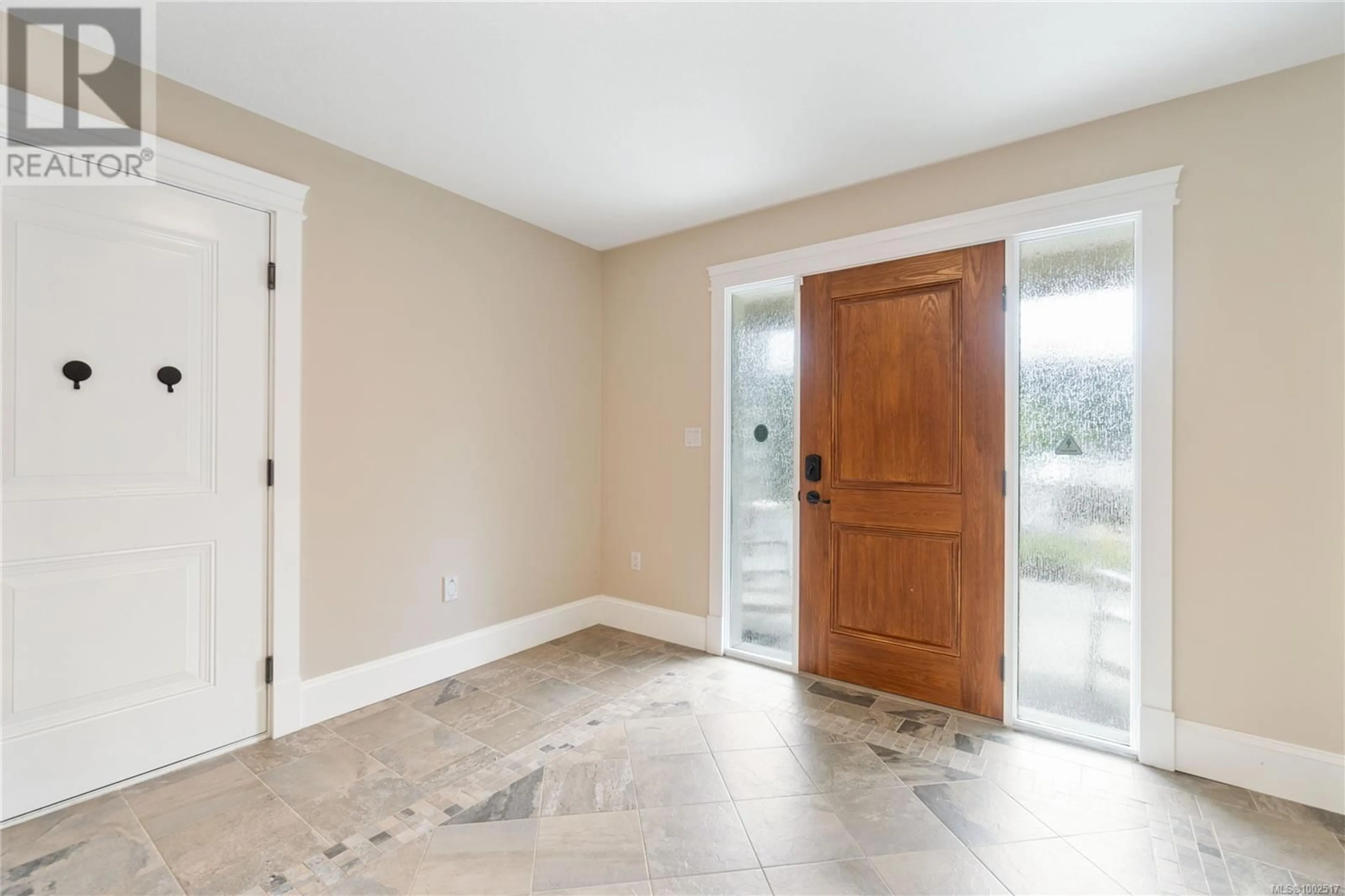 Indoor entryway for 4842 VISTA VIEW CRESCENT, Nanaimo British Columbia V9V1R3