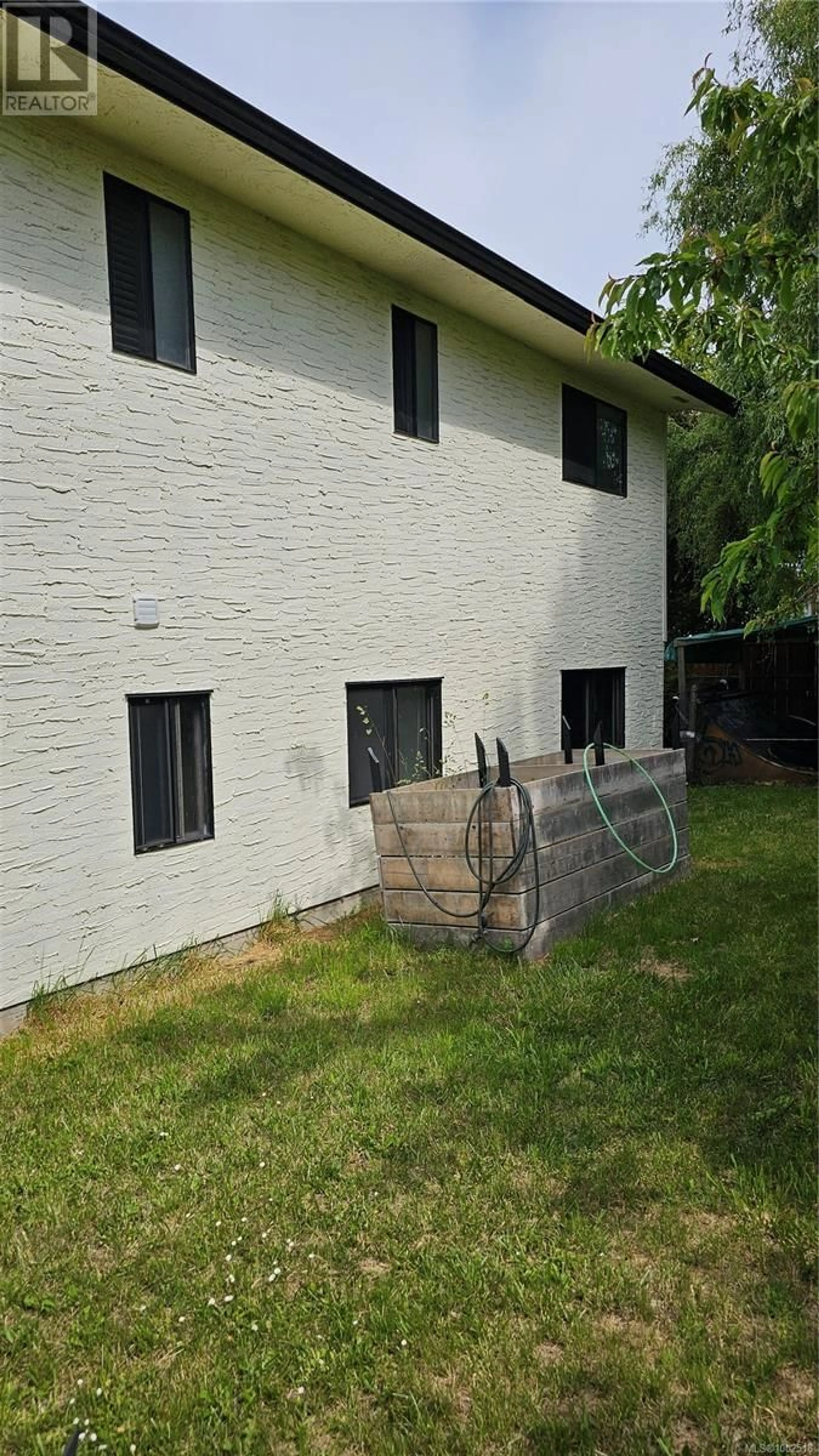 Patio, building for 4387 MAJESTIC DRIVE, Saanich British Columbia V8N3H4