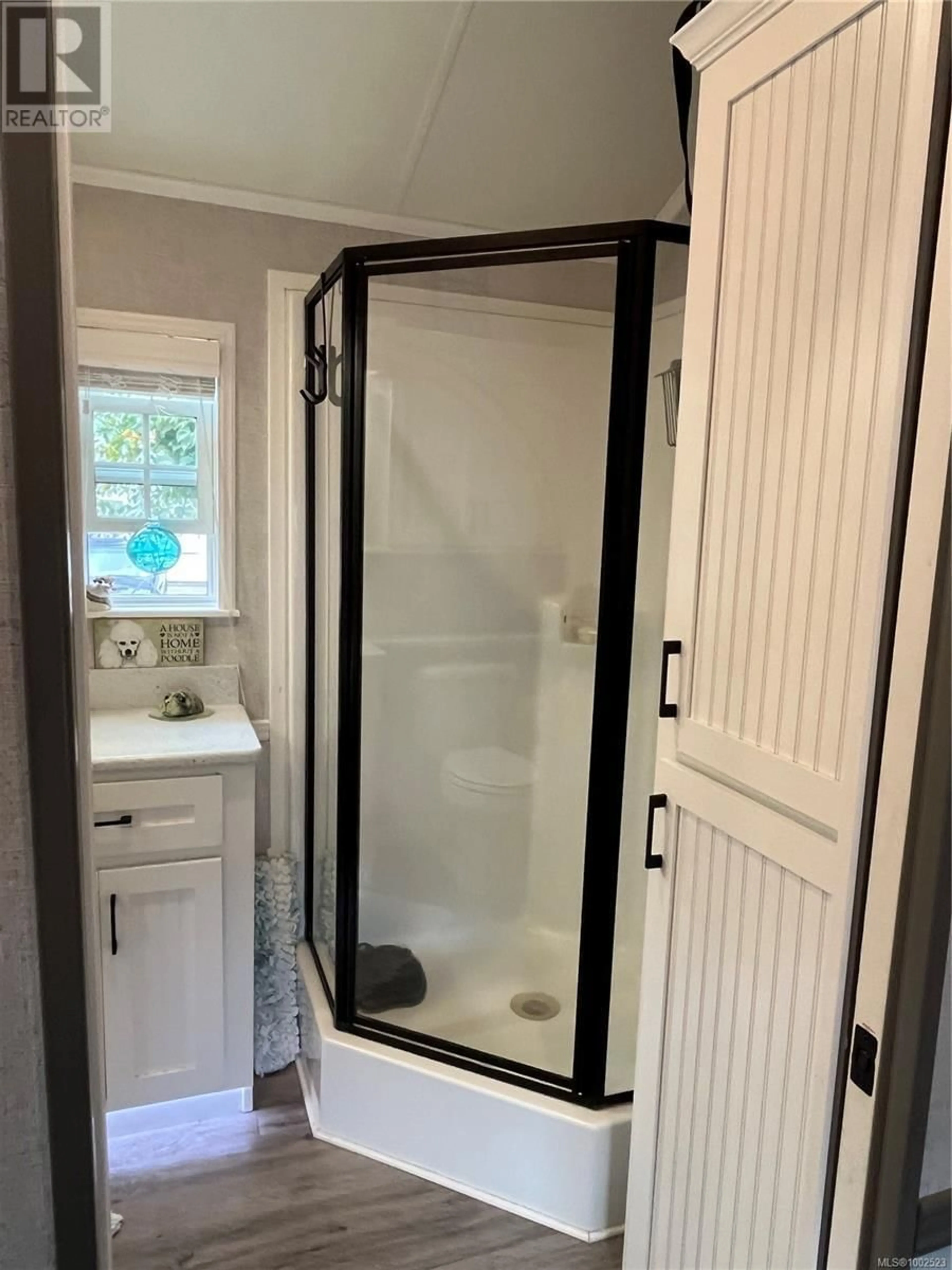 Contemporary bathroom, ceramic/tile floor for 83 - 1142 WOSS LAKE DRIVE, Nanaimo British Columbia V9R6X7