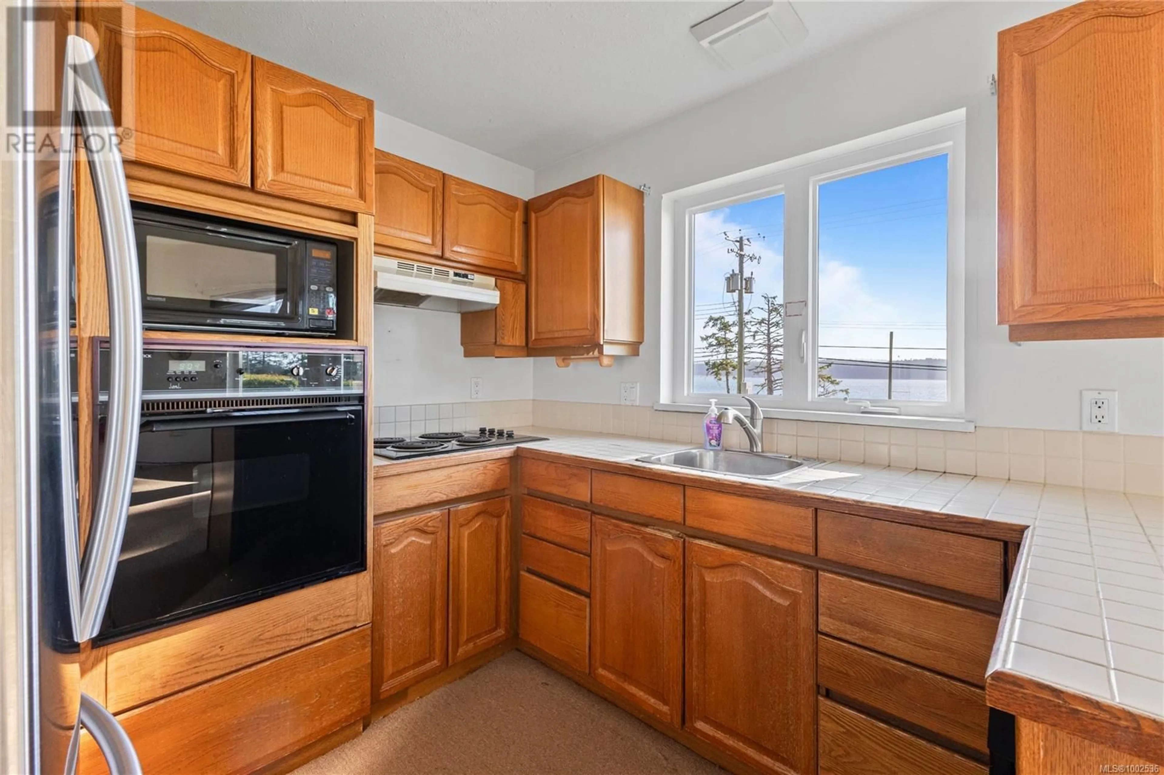 Standard kitchen, unknown for 204A - 650 ISLAND HIGHWAY SOUTH, Campbell River British Columbia V9W1A6