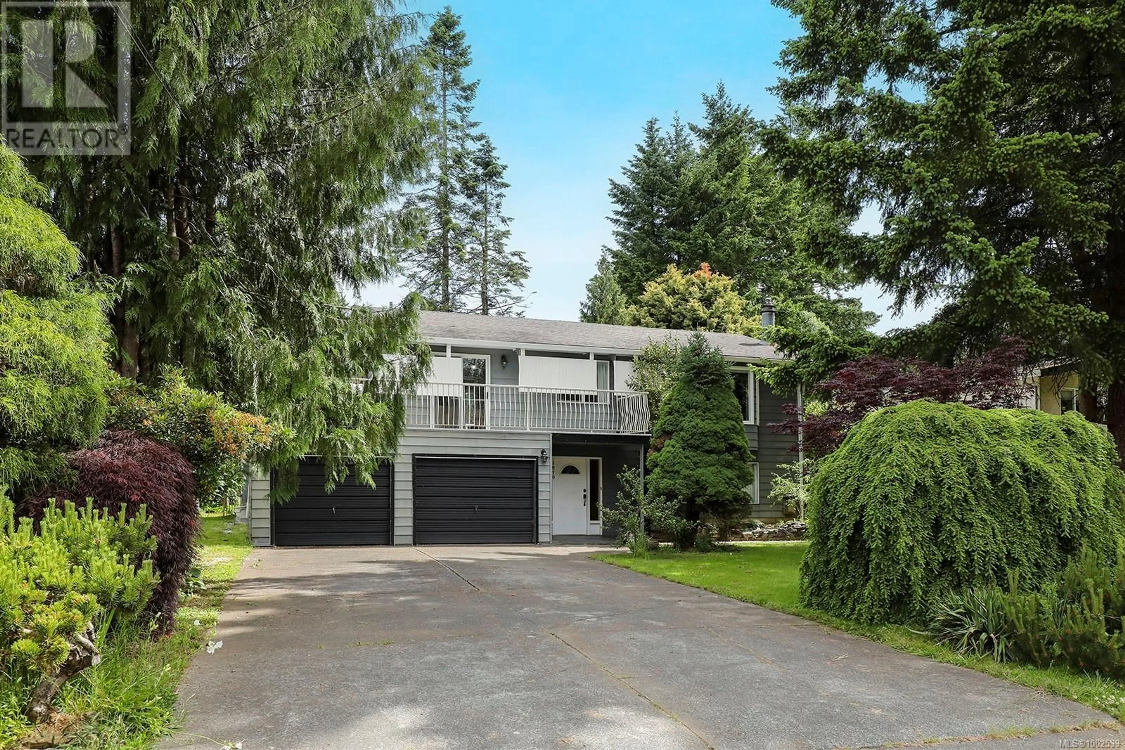 Home with vinyl exterior material, street for 1910 URQUHART AVENUE, Courtenay British Columbia V9N3K9