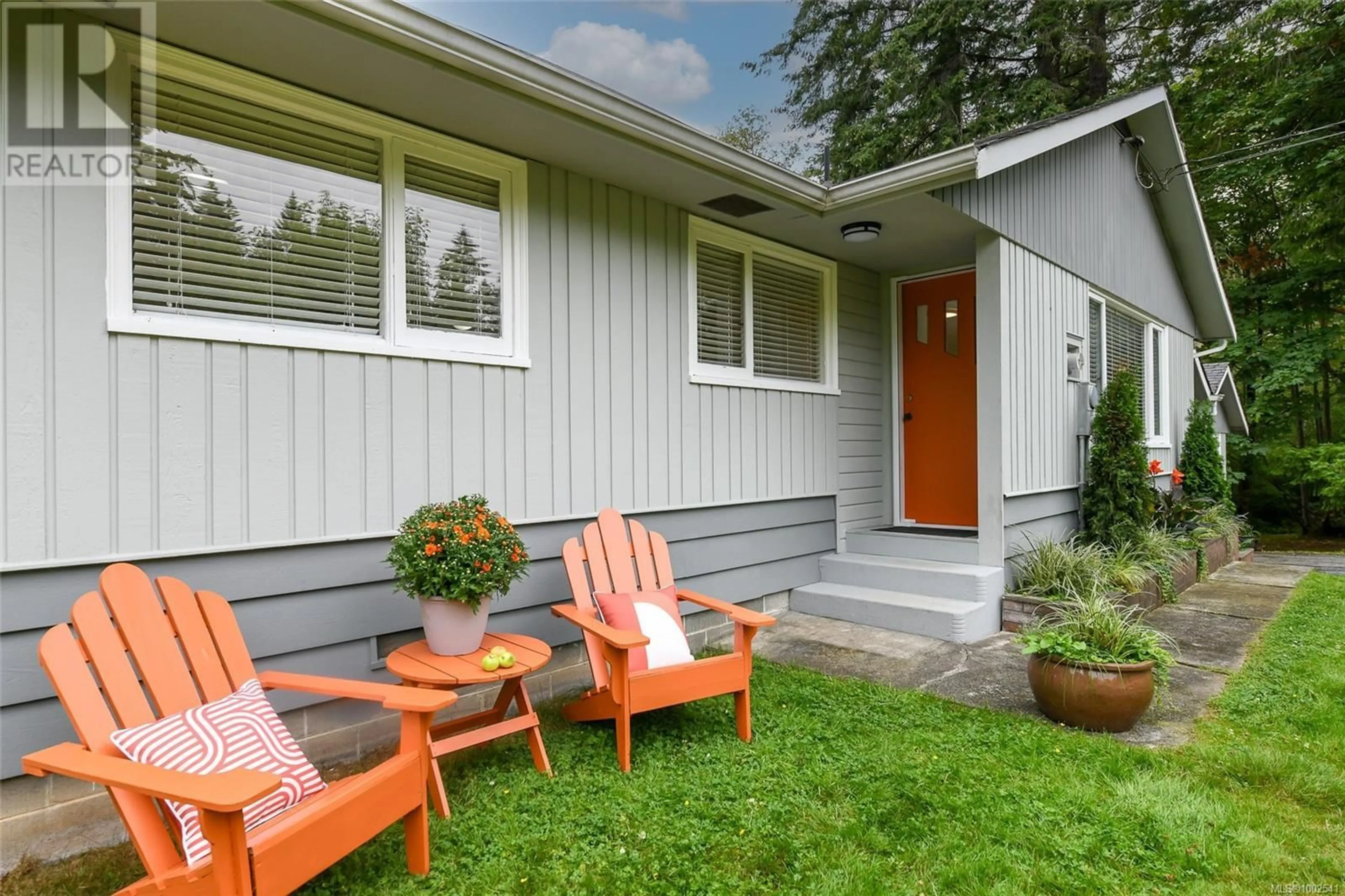 Patio, street for 1994 KELLAND ROAD, Black Creek British Columbia V9J1G4