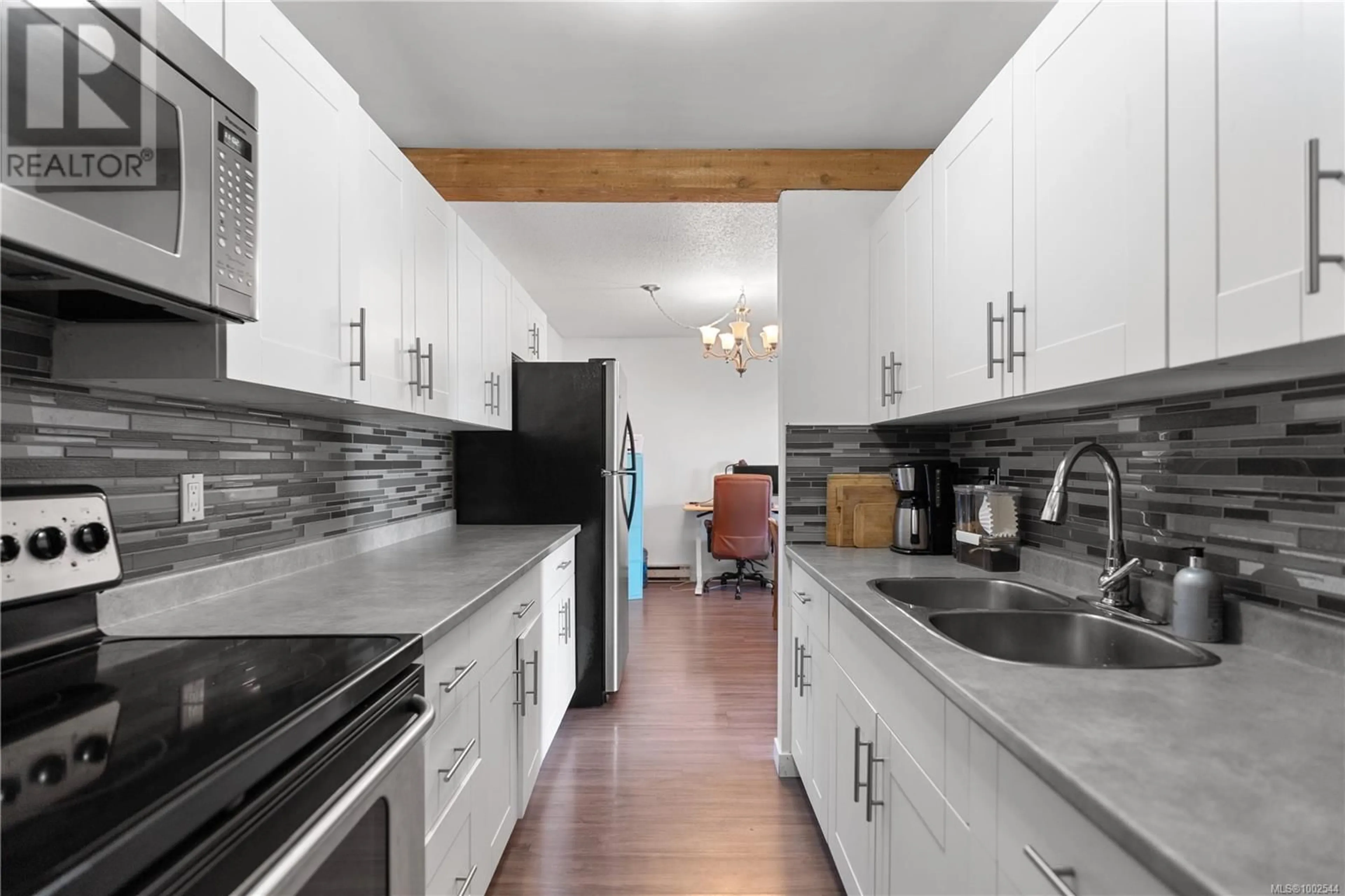 Standard kitchen, unknown for 303 - 848 ESQUIMALT ROAD, Esquimalt British Columbia V9A6W9