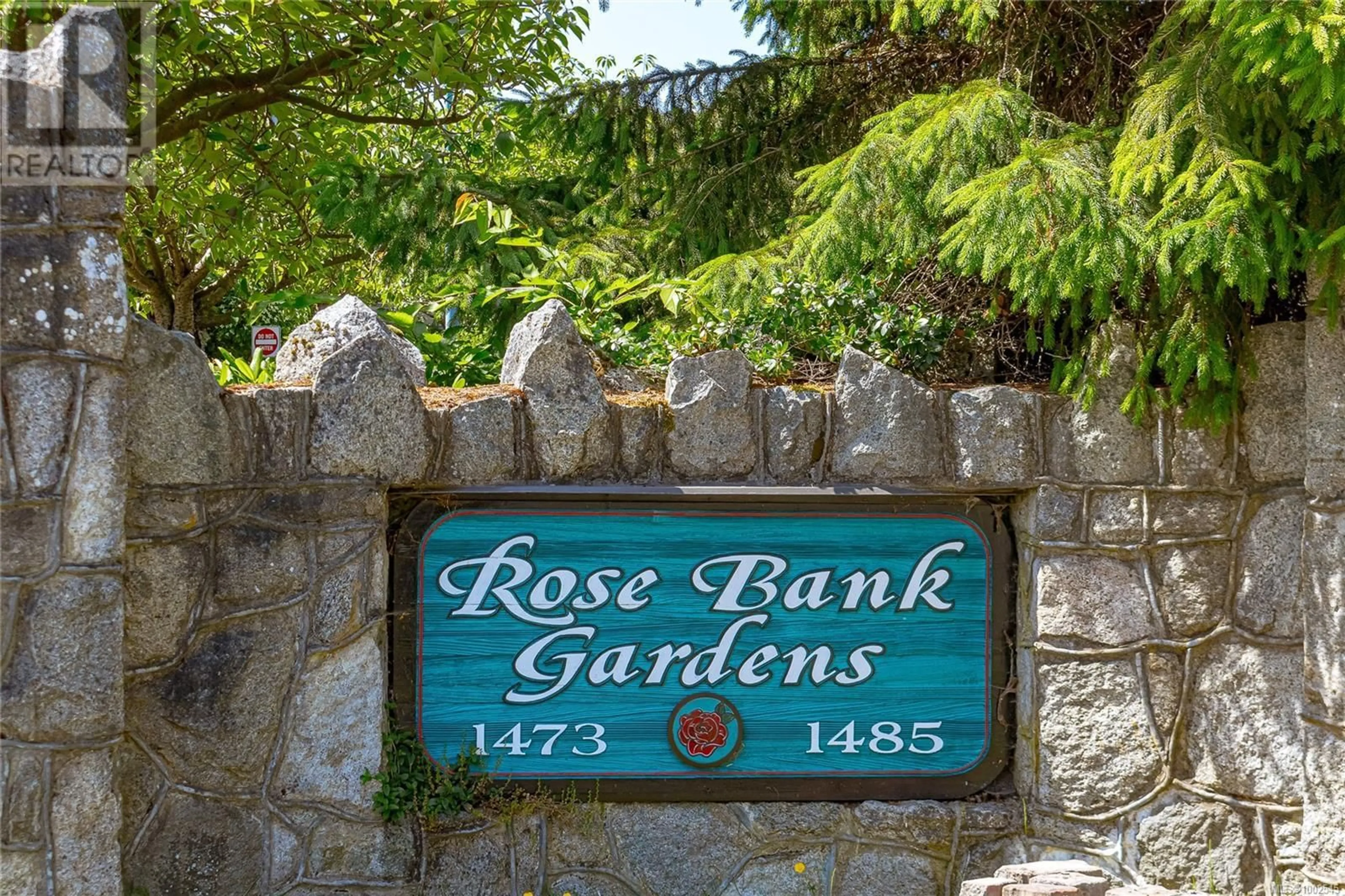 Unknown for 215 - 1485 GARNET ROAD, Saanich British Columbia V8P5T5