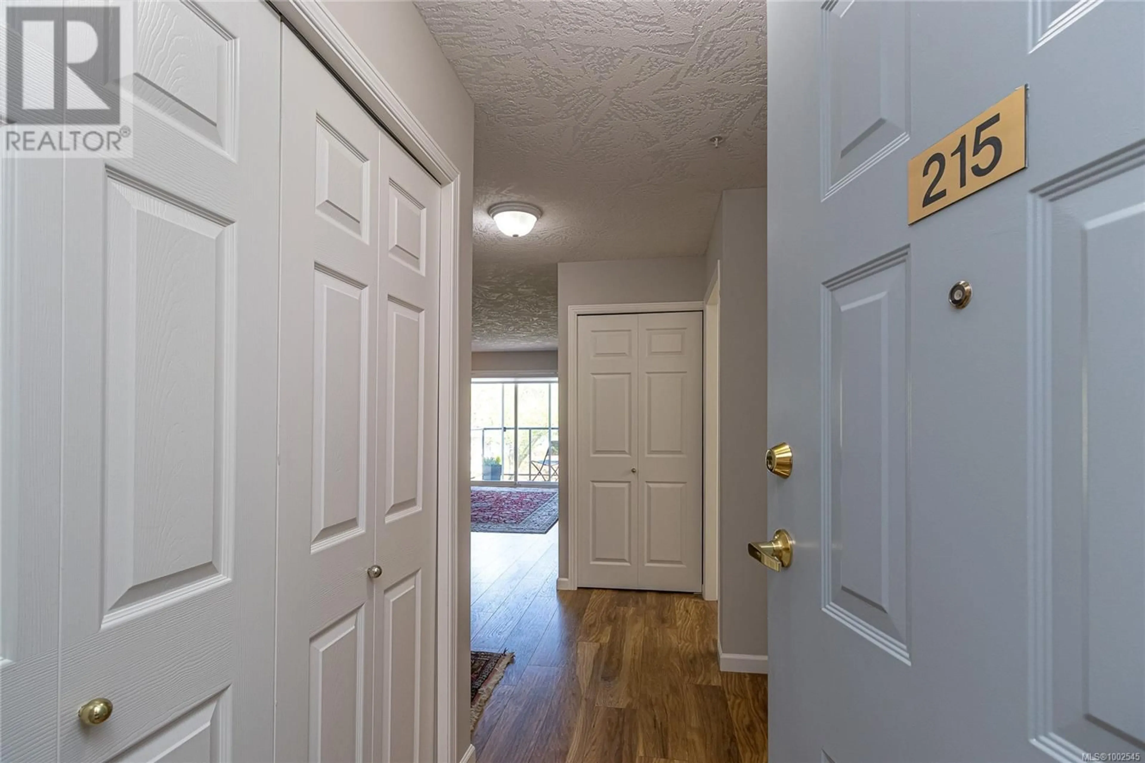 Indoor foyer for 215 - 1485 GARNET ROAD, Saanich British Columbia V8P5T5