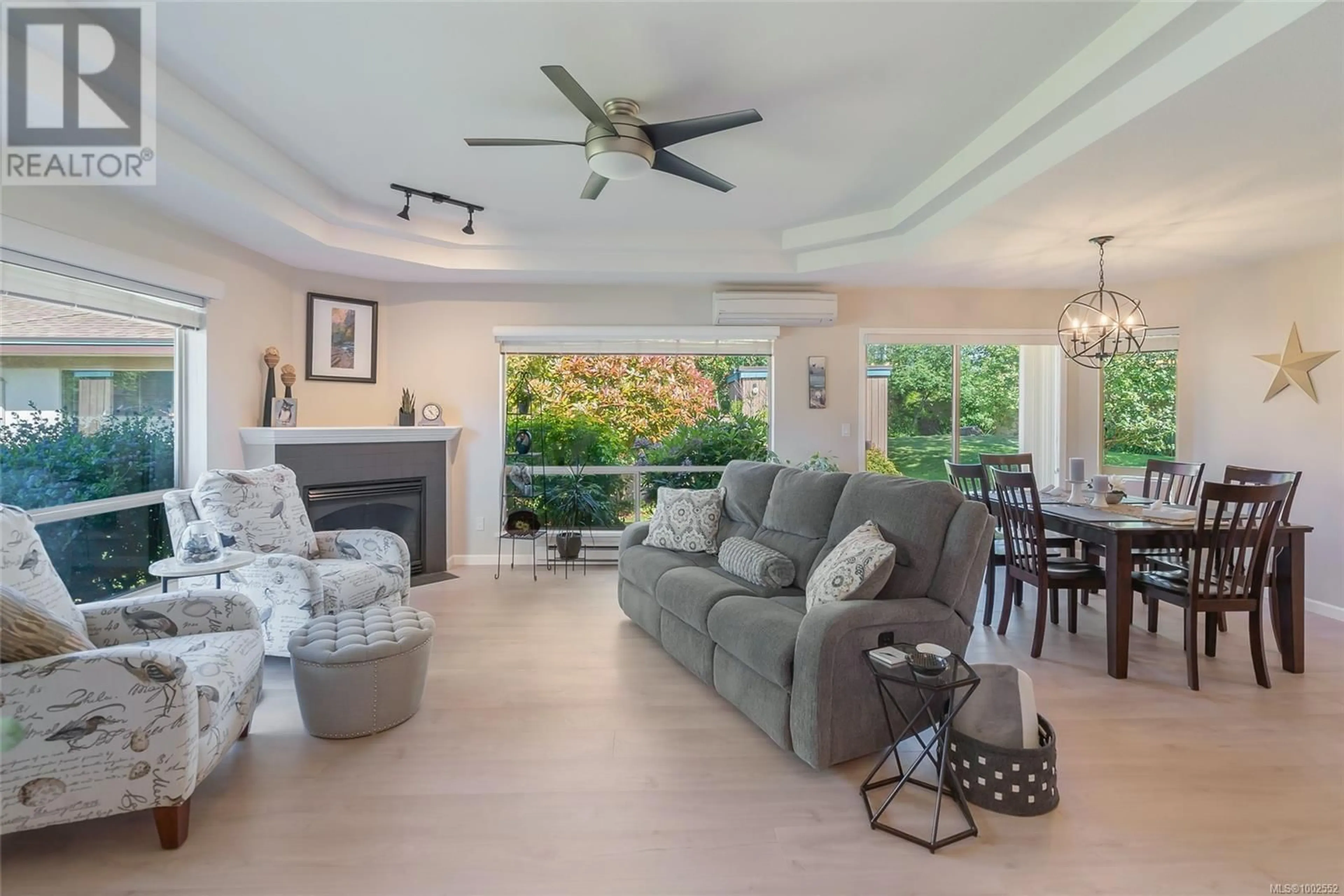 Living room with furniture, ceramic/tile floor for 18 - 310 PYM STREET NORTH, Parksville British Columbia V9P2P4