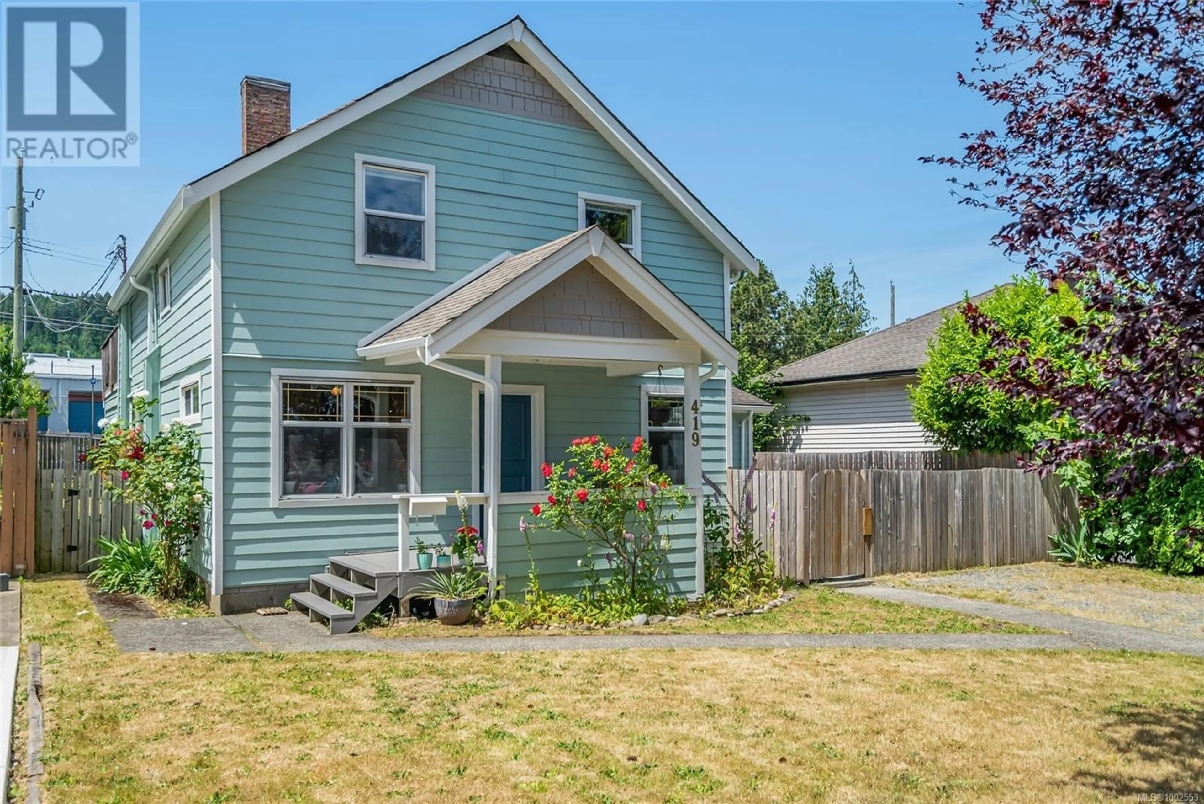Home with vinyl exterior material, street for 419 HILLCREST AVENUE, Nanaimo British Columbia V9R3M2