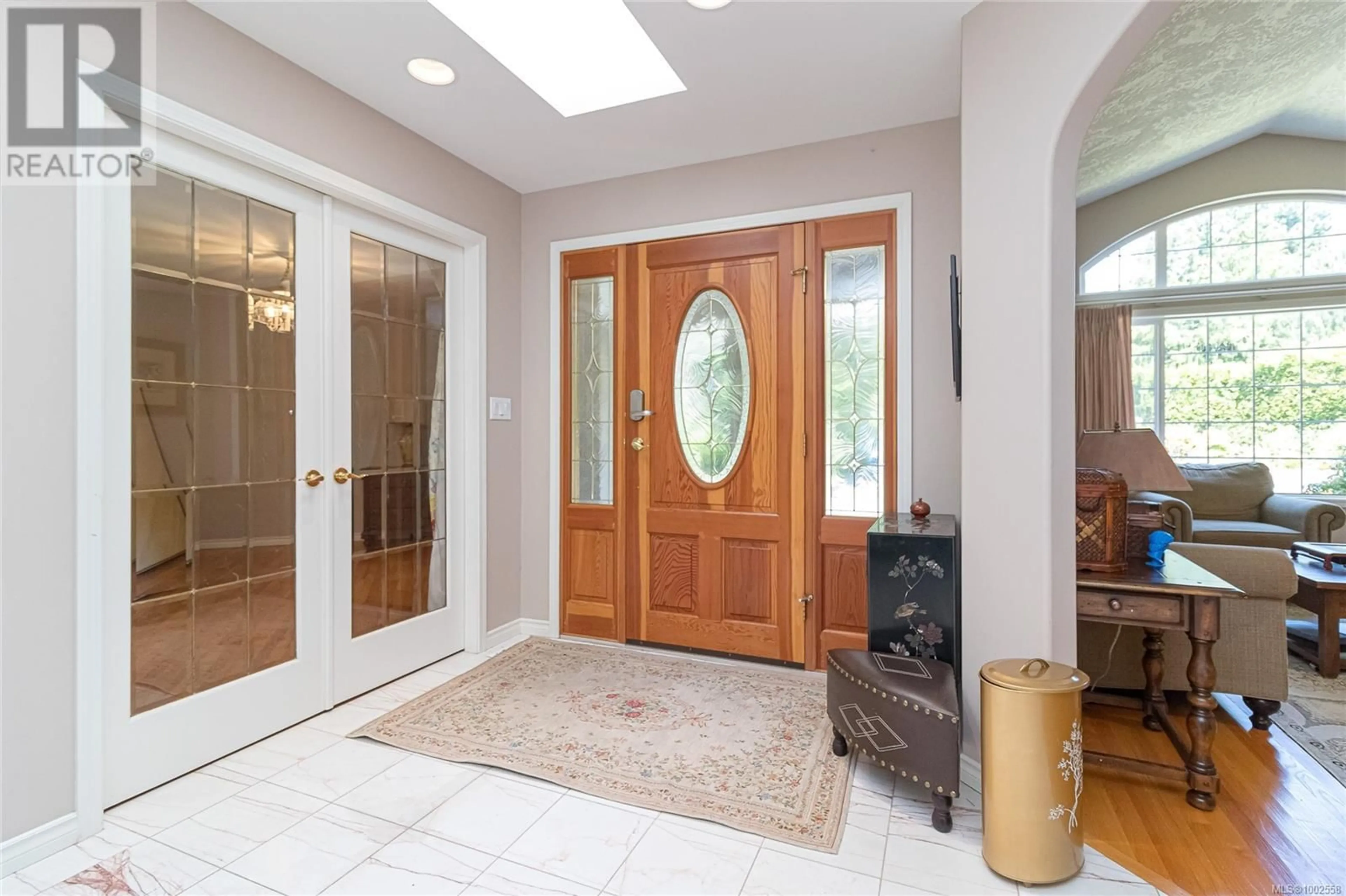 Indoor entryway for 2549 ANNABERN CRESCENT, Saanich British Columbia V8N5E9