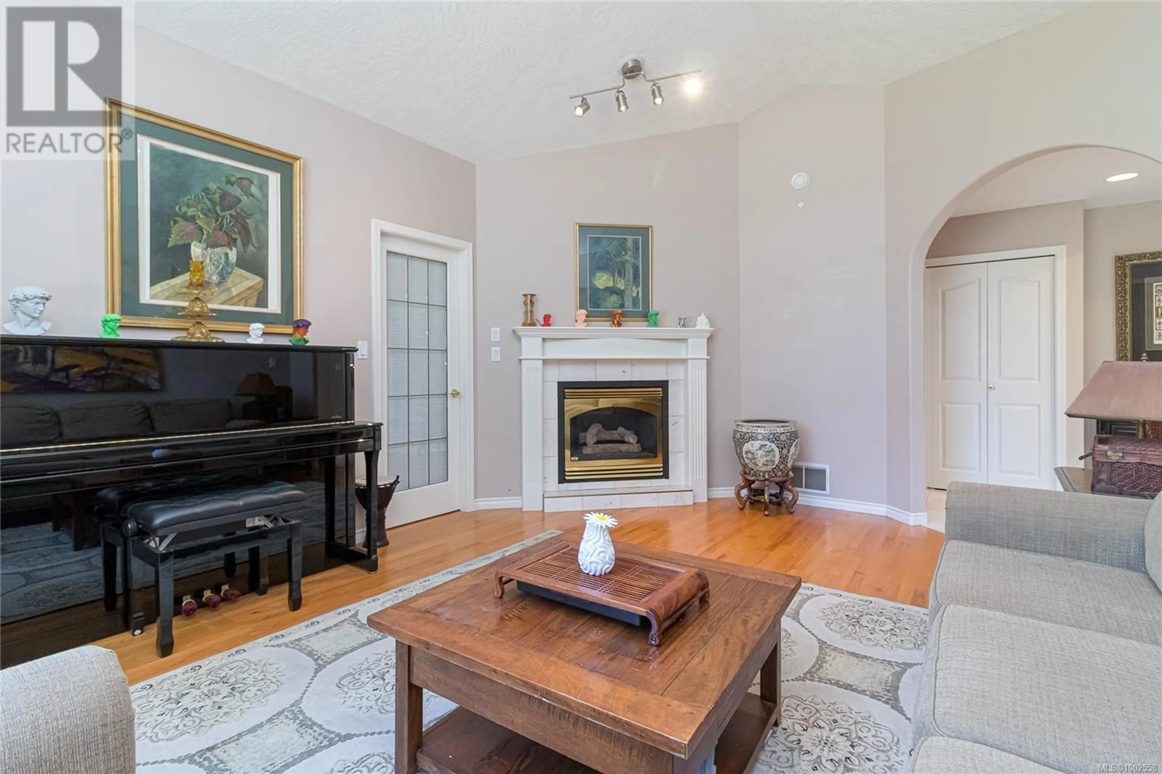 Living room with furniture, unknown for 2549 ANNABERN CRESCENT, Saanich British Columbia V8N5E9