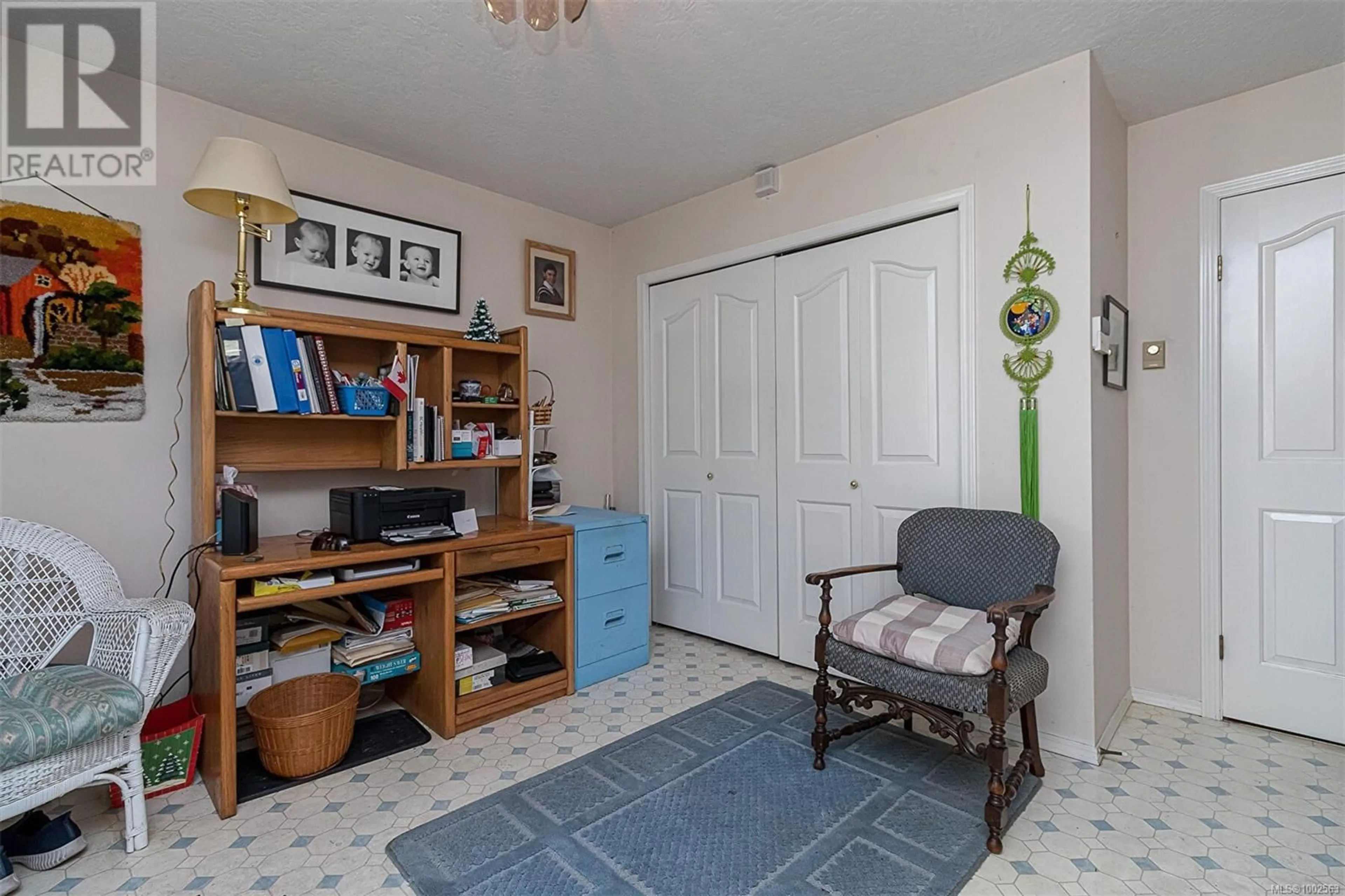 Indoor entryway for 11 - 6766 CENTRAL SAANICH ROAD, Central Saanich British Columbia V8Z7E1