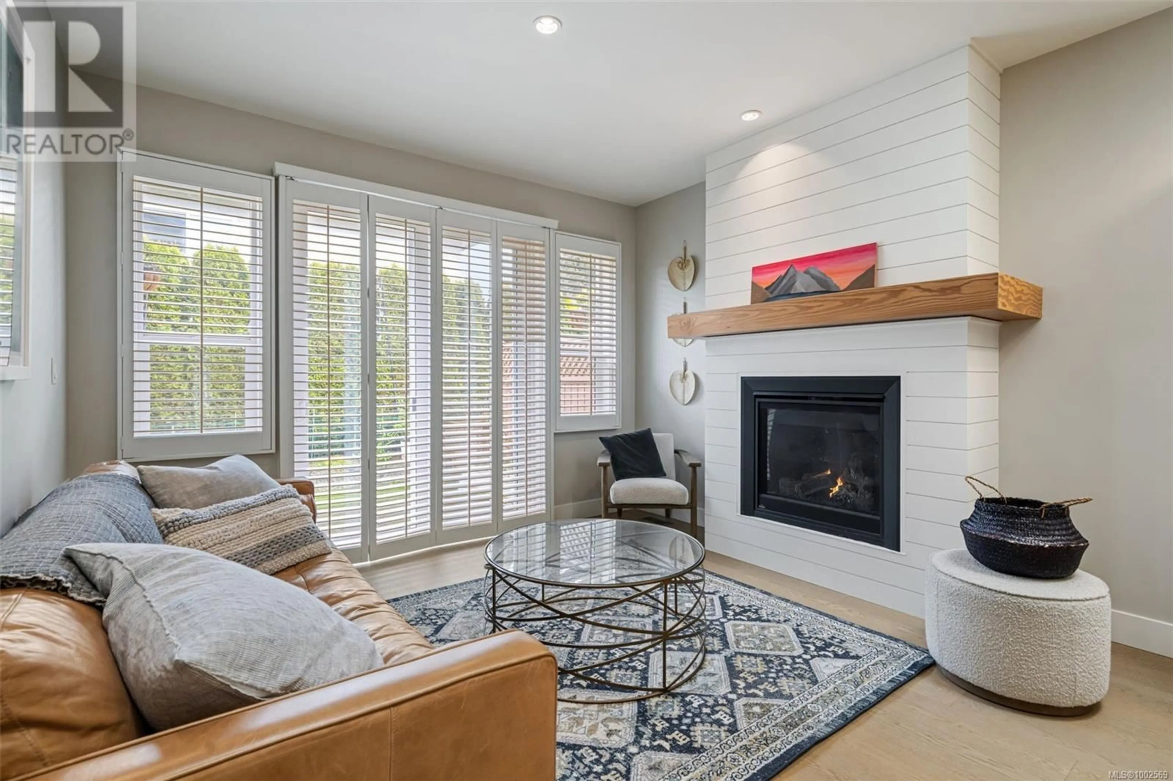 Living room with furniture, unknown for 2 - 10490 RESTHAVEN DRIVE, Sidney British Columbia V8L3H7