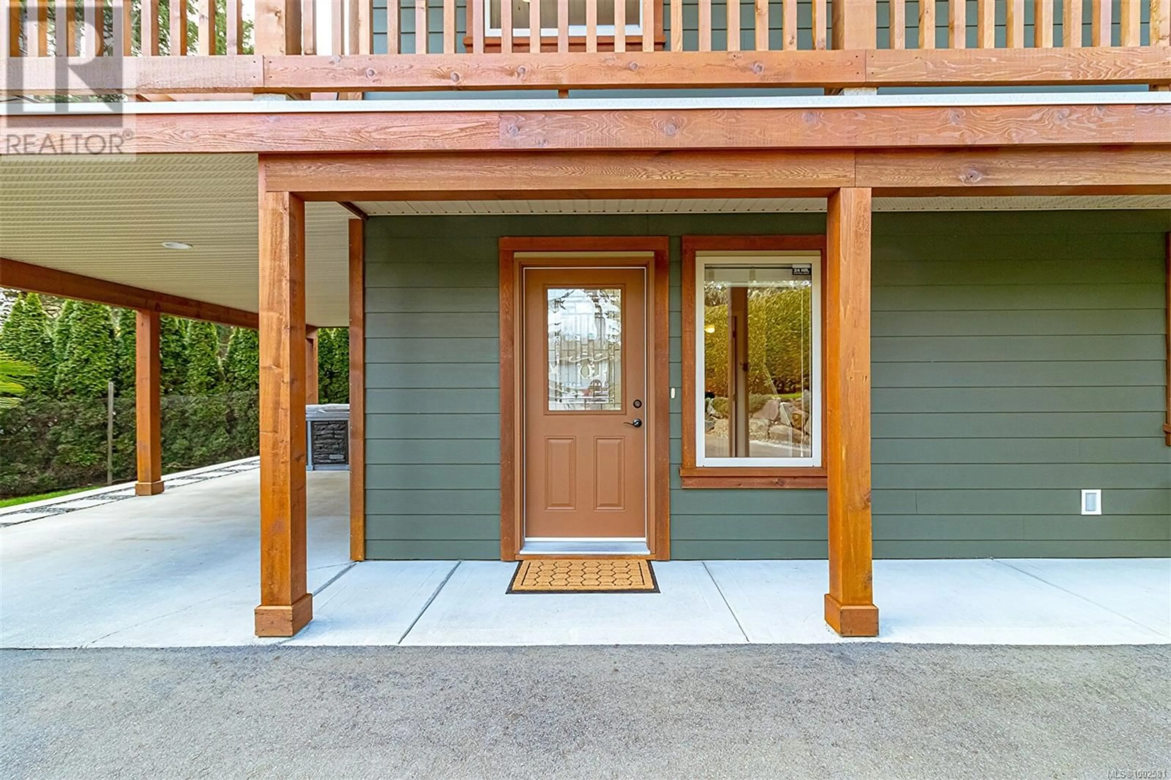 Indoor entryway for 1747 WHIFFIN SPIT ROAD, Sooke British Columbia V9Z0T9