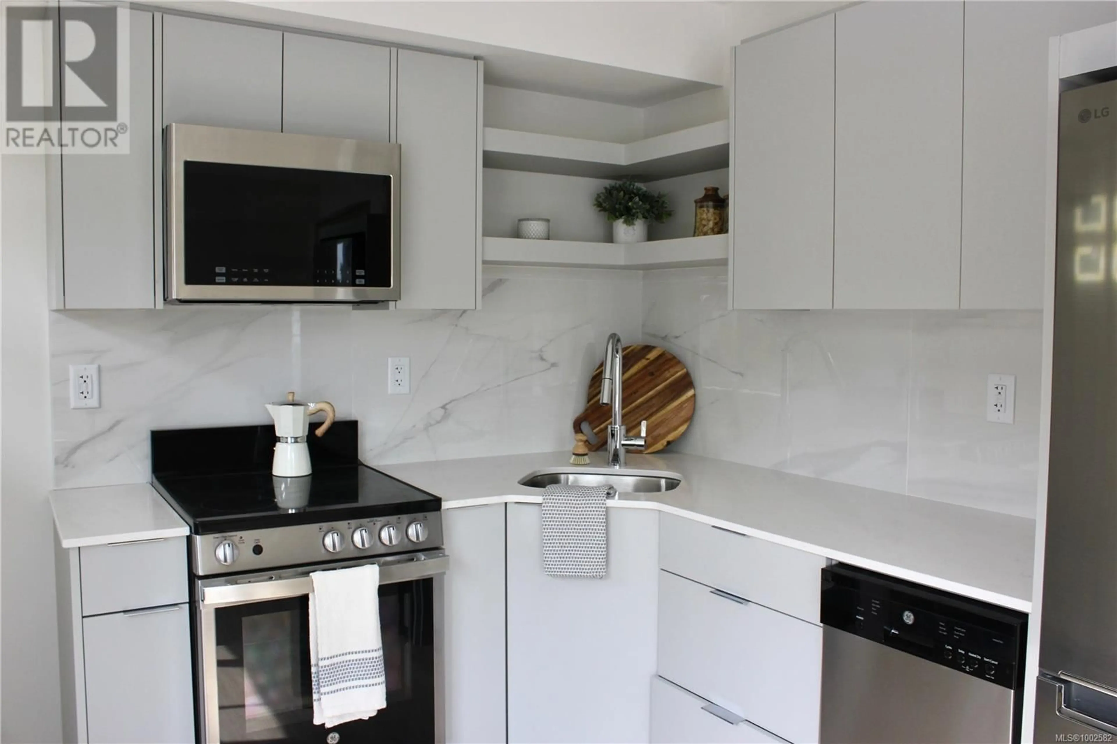 Standard kitchen, ceramic/tile floor for 3-203 - 4201 TYNDALL AVENUE, Saanich British Columbia V8N3R9