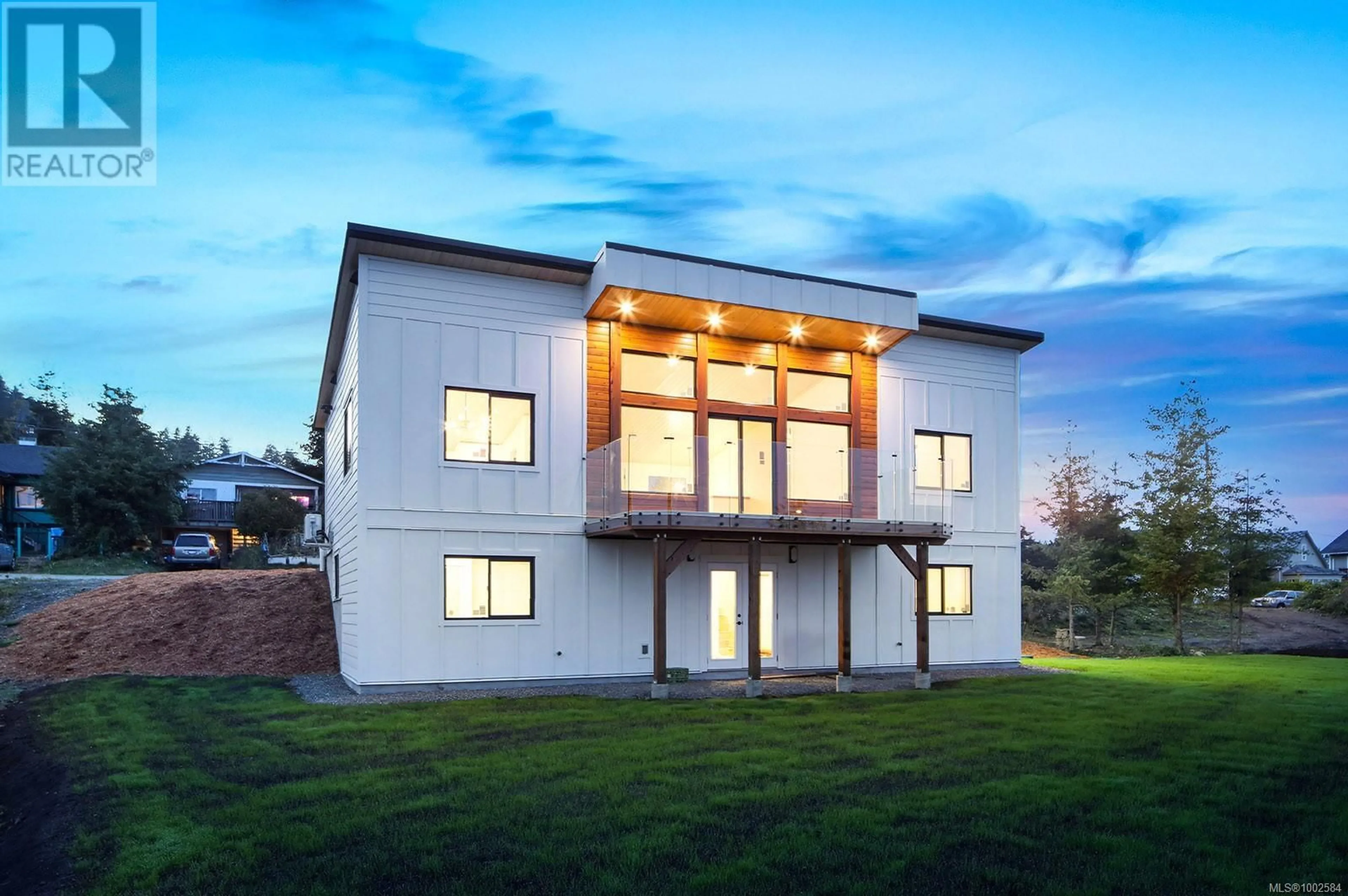 Home with vinyl exterior material, building for 5622 1ST STREET, Union Bay British Columbia V0R3B0