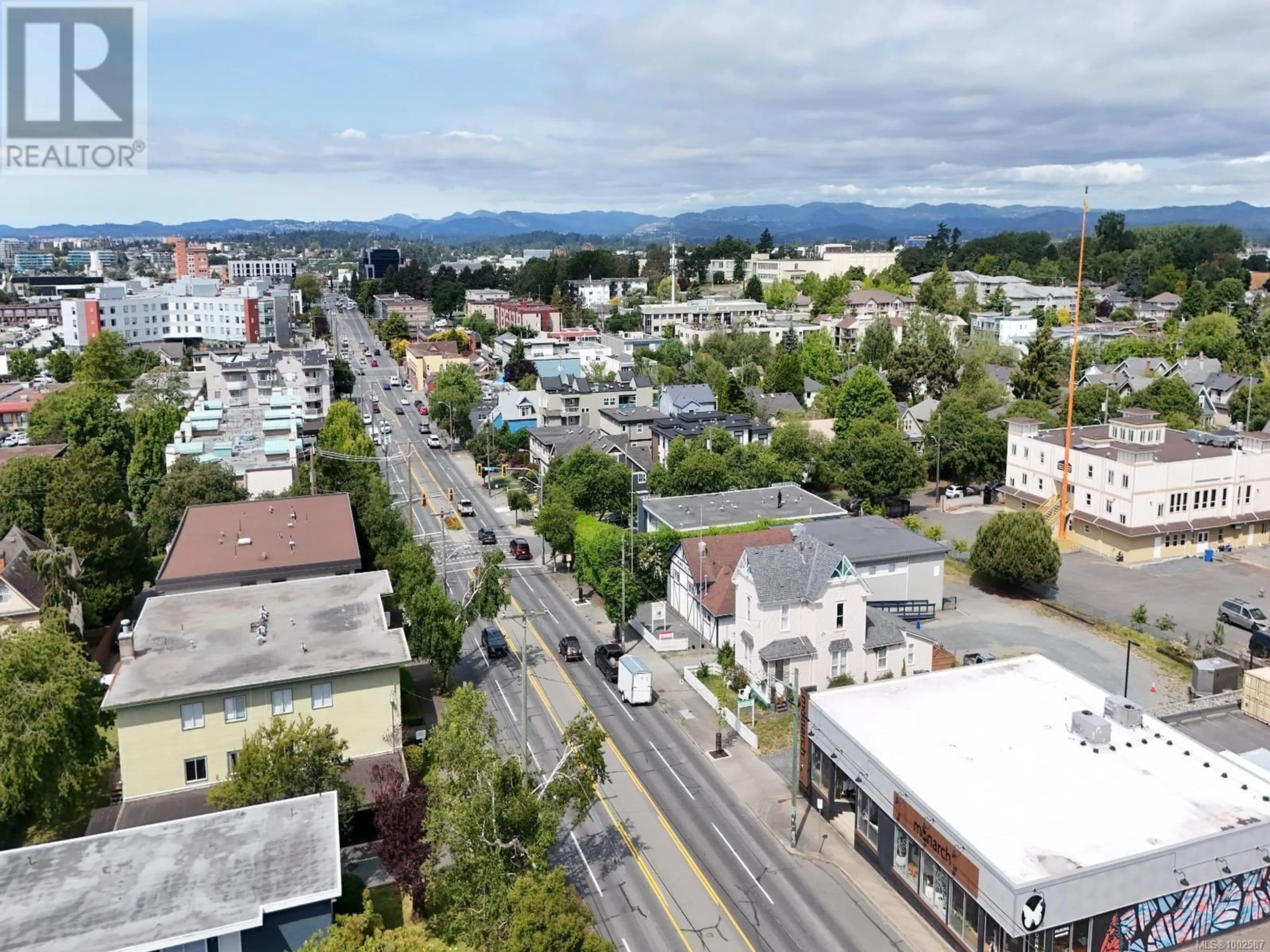 A pic from outside/outdoor area/front of a property/back of a property/a pic from drone, unknown for 1137 HILLSIDE AVENUE, Victoria British Columbia V8T2A8